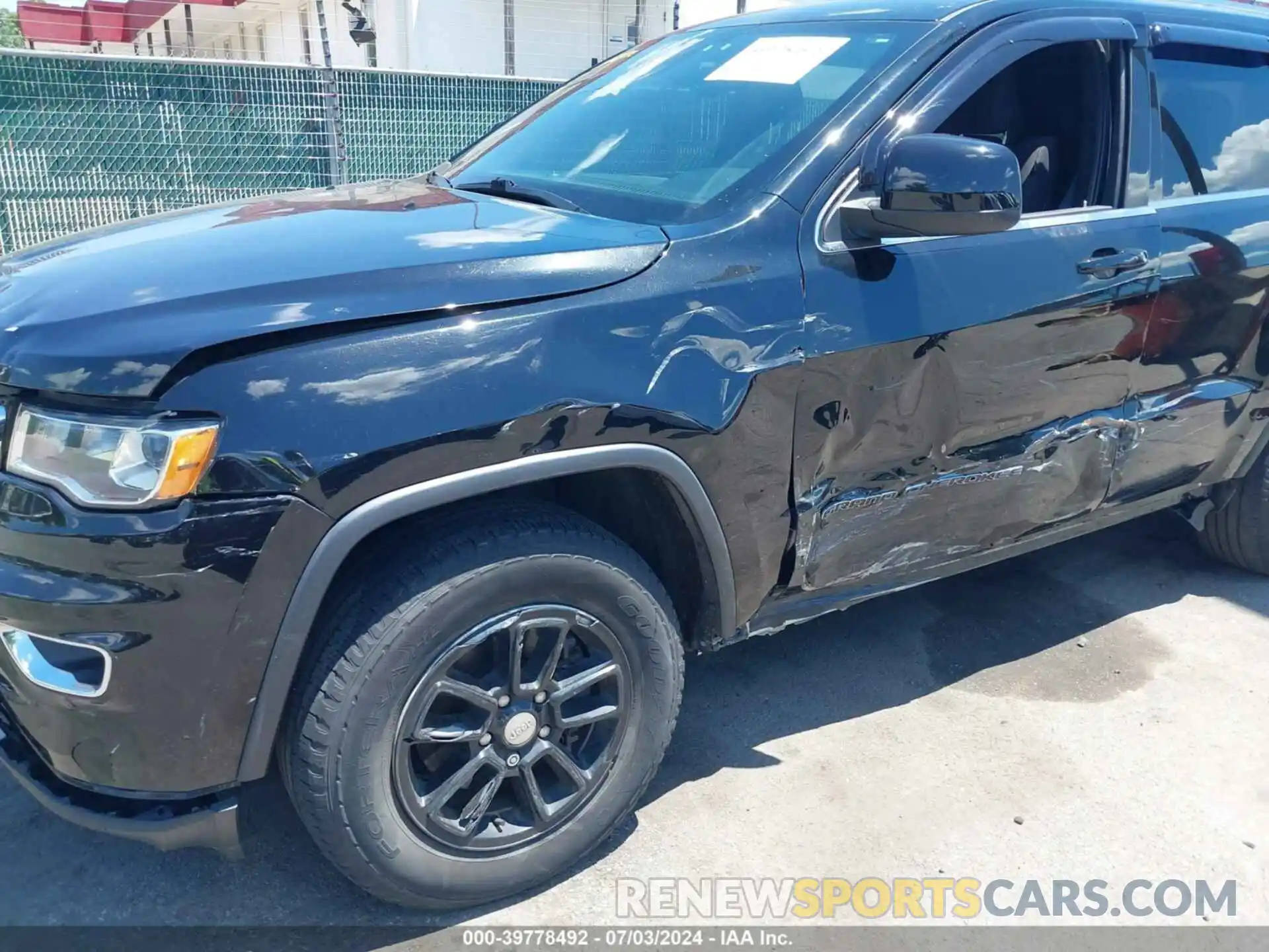 17 Photograph of a damaged car 1C4RJFAG0LC177346 JEEP GRAND CHEROKEE 2020