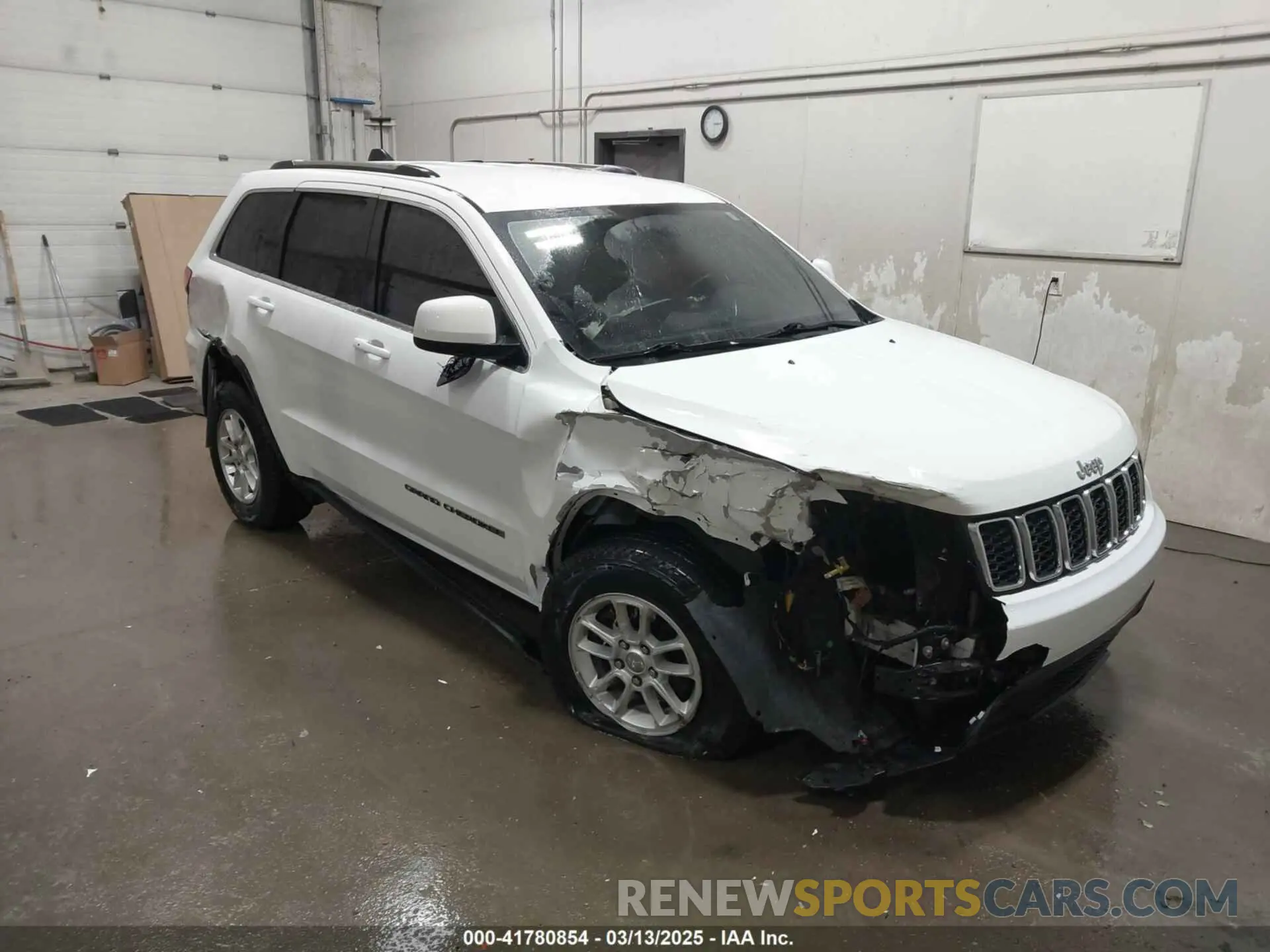 1 Photograph of a damaged car 1C4RJFAG1LC125594 JEEP GRAND CHEROKEE 2020