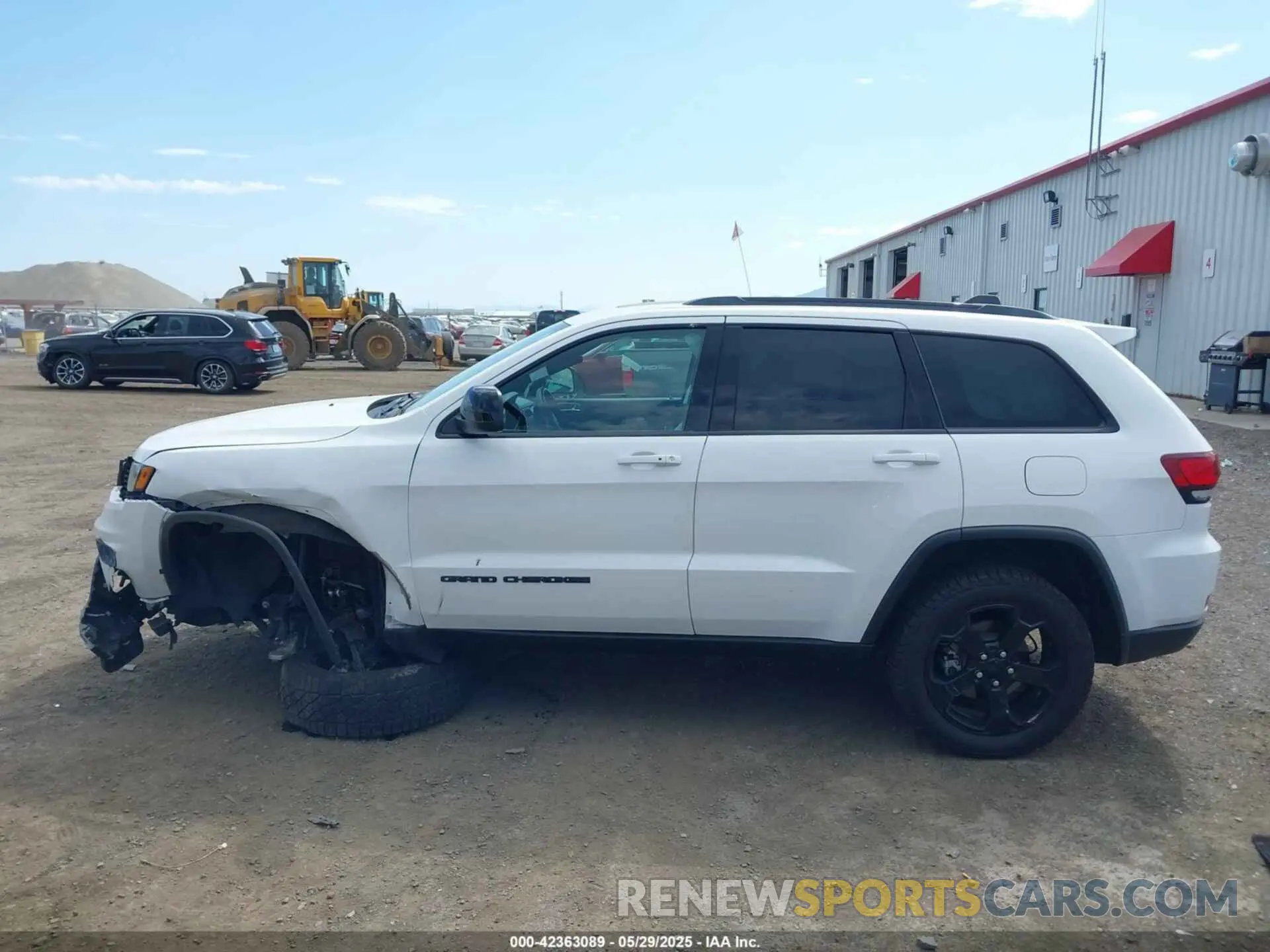15 Photograph of a damaged car 1C4RJFAG1LC137387 JEEP GRAND CHEROKEE 2020