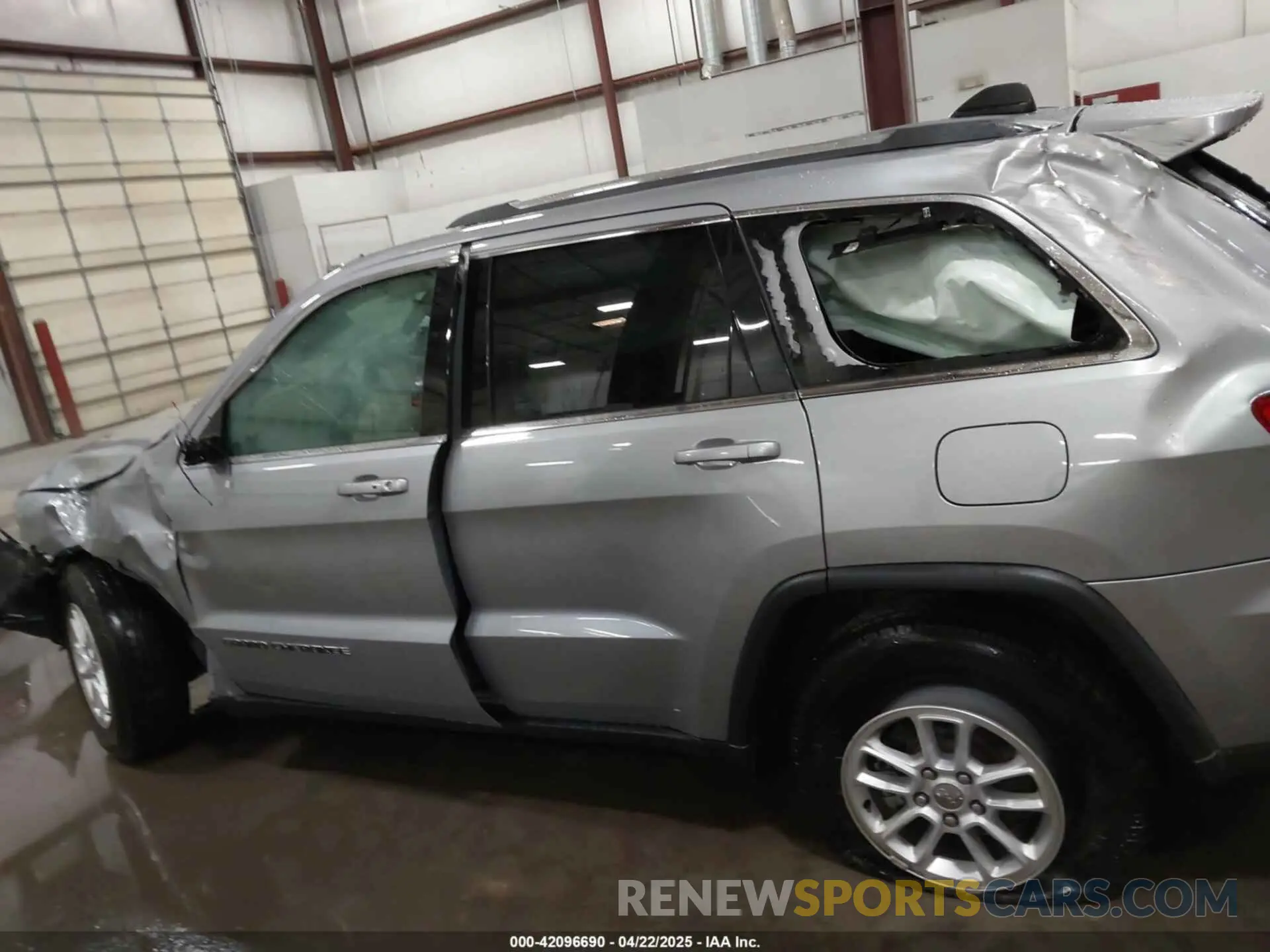 13 Photograph of a damaged car 1C4RJFAG1LC185097 JEEP GRAND CHEROKEE 2020