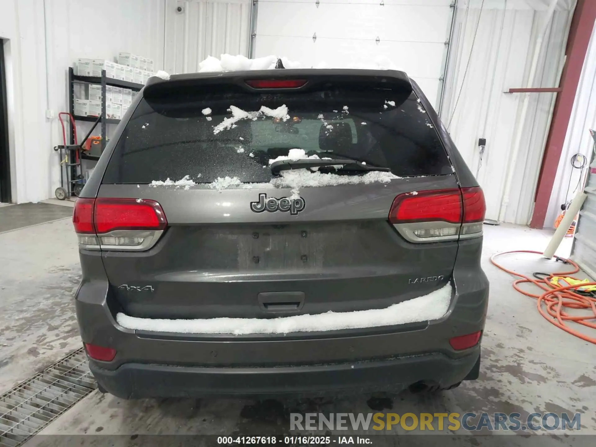 16 Photograph of a damaged car 1C4RJFAG1LC217756 JEEP GRAND CHEROKEE 2020