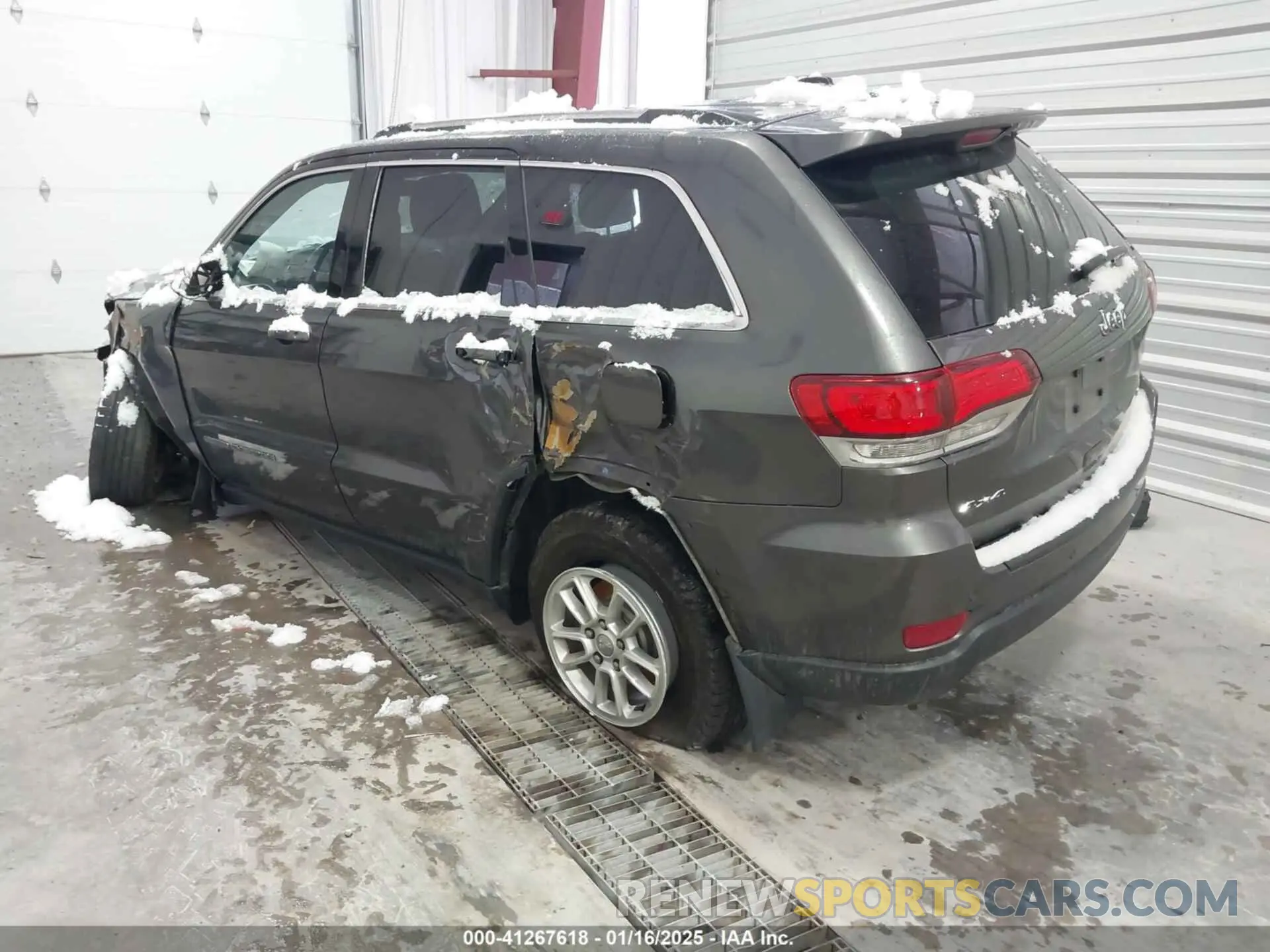 3 Photograph of a damaged car 1C4RJFAG1LC217756 JEEP GRAND CHEROKEE 2020