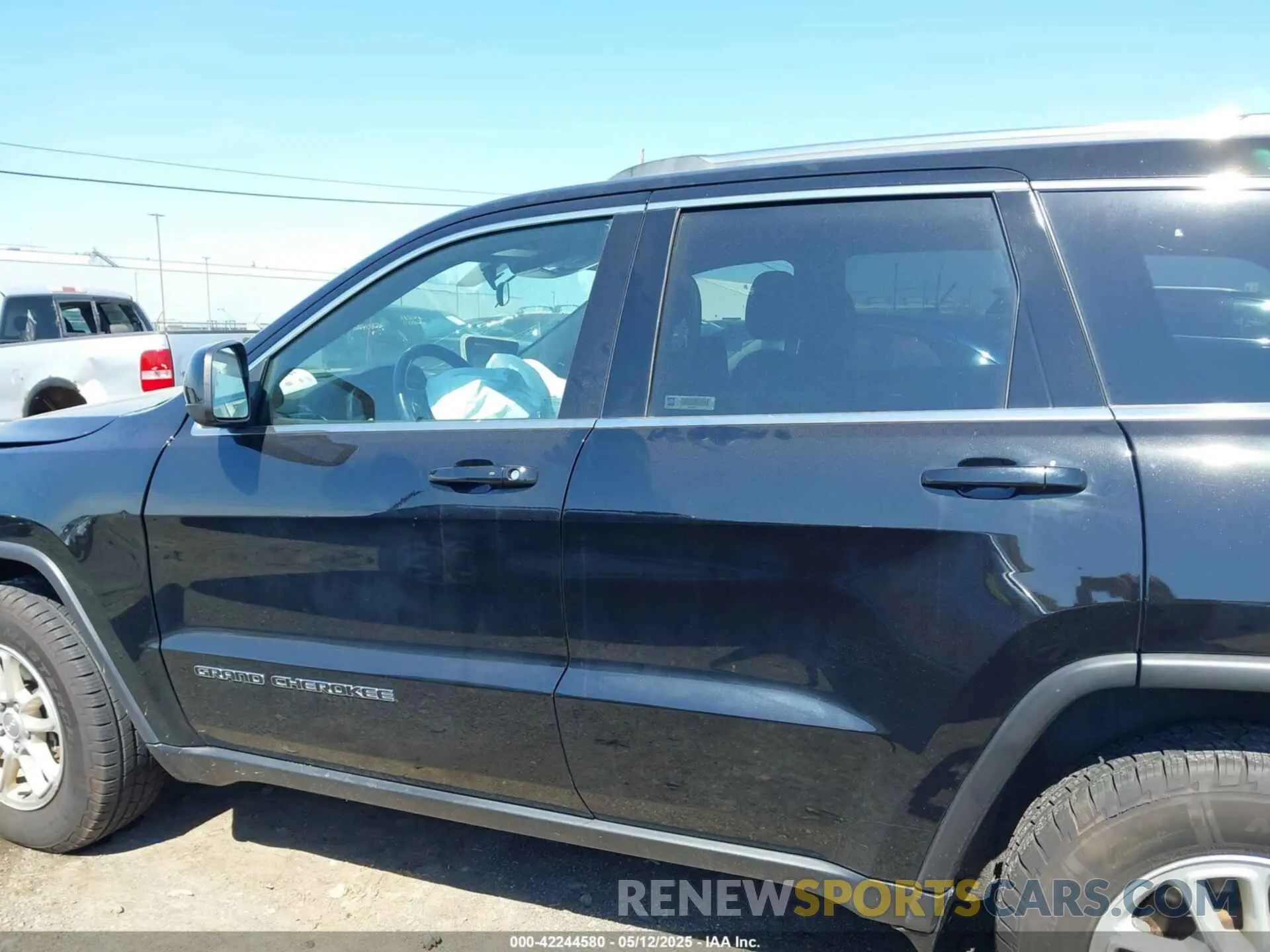 14 Photograph of a damaged car 1C4RJFAG1LC266942 JEEP GRAND CHEROKEE 2020