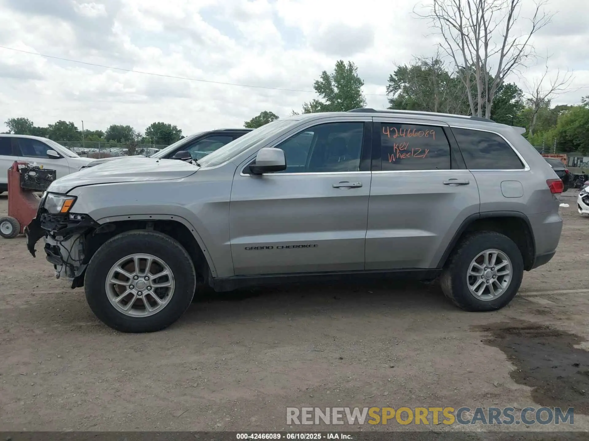 14 Photograph of a damaged car 1C4RJFAG2LC241483 JEEP GRAND CHEROKEE 2020