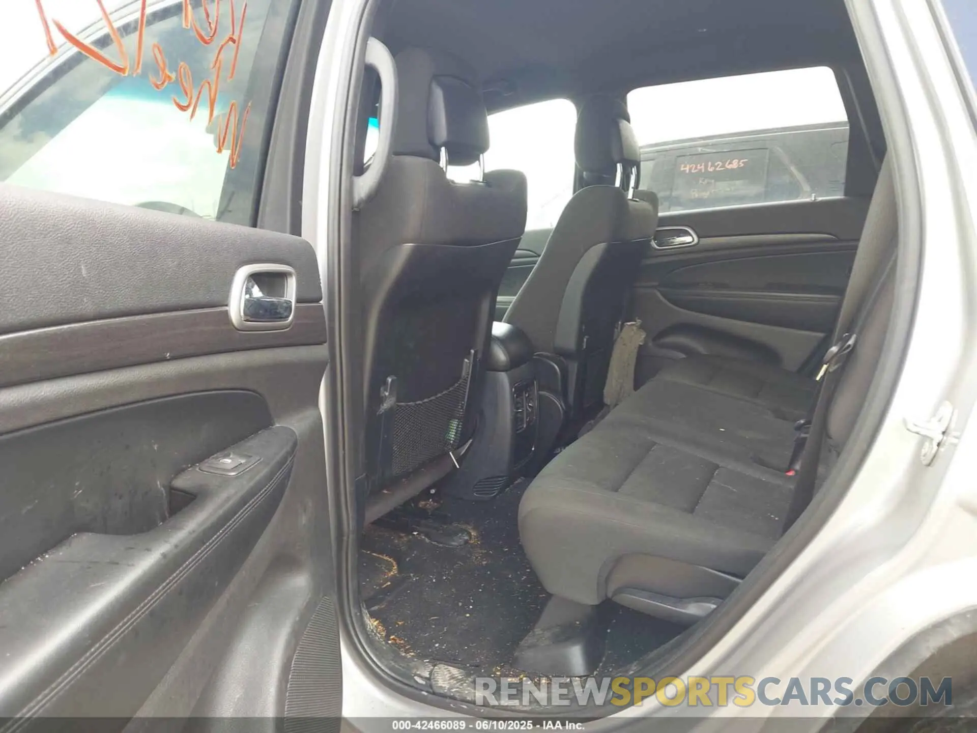 8 Photograph of a damaged car 1C4RJFAG2LC241483 JEEP GRAND CHEROKEE 2020