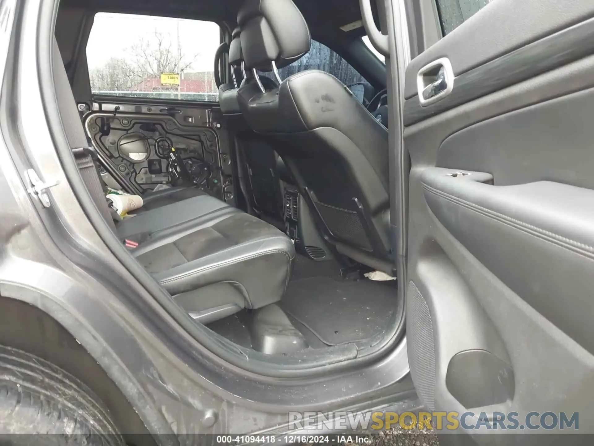 8 Photograph of a damaged car 1C4RJFAG4LC267681 JEEP GRAND CHEROKEE 2020