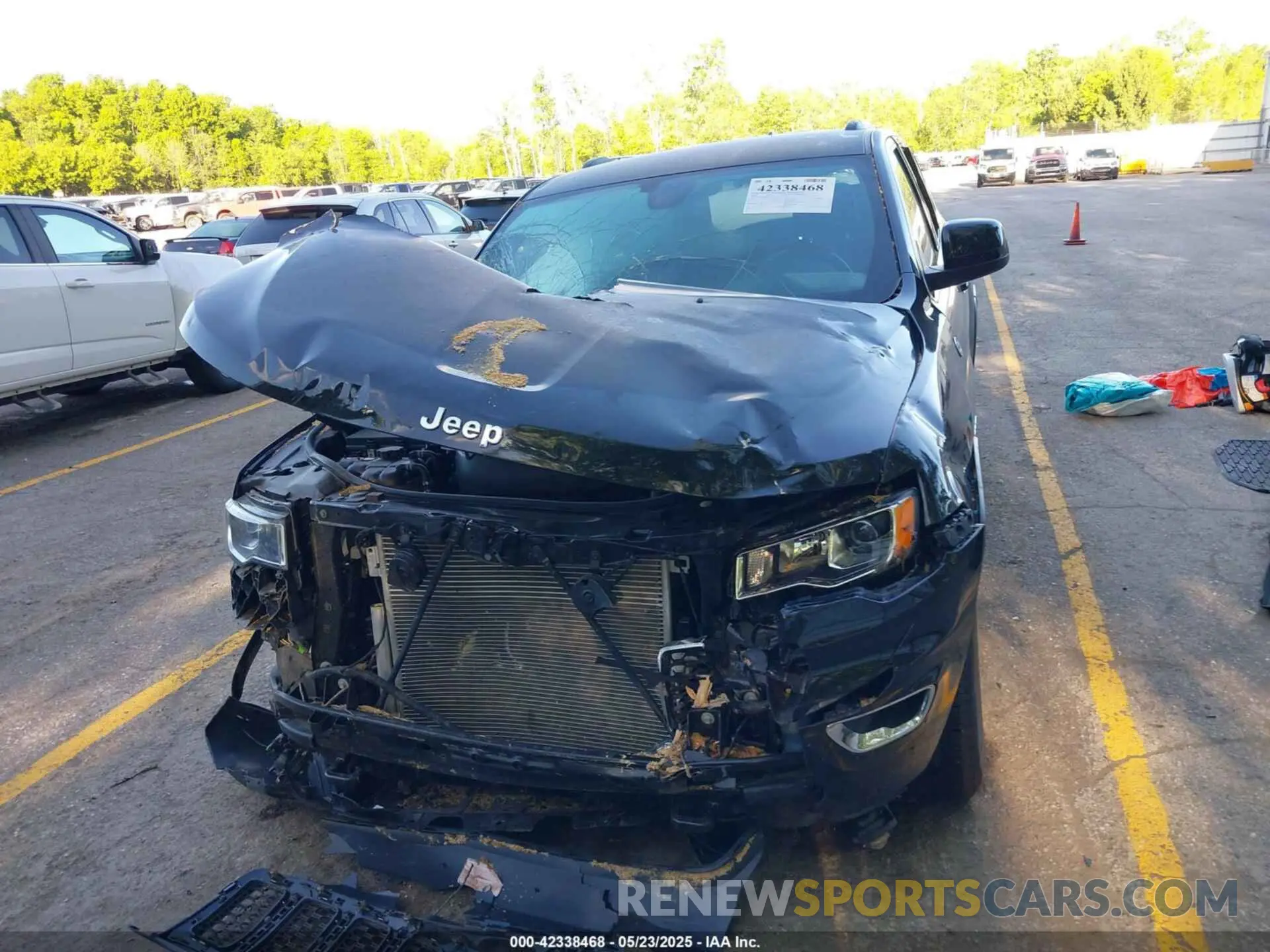11 Photograph of a damaged car 1C4RJFAG4LC292533 JEEP GRAND CHEROKEE 2020