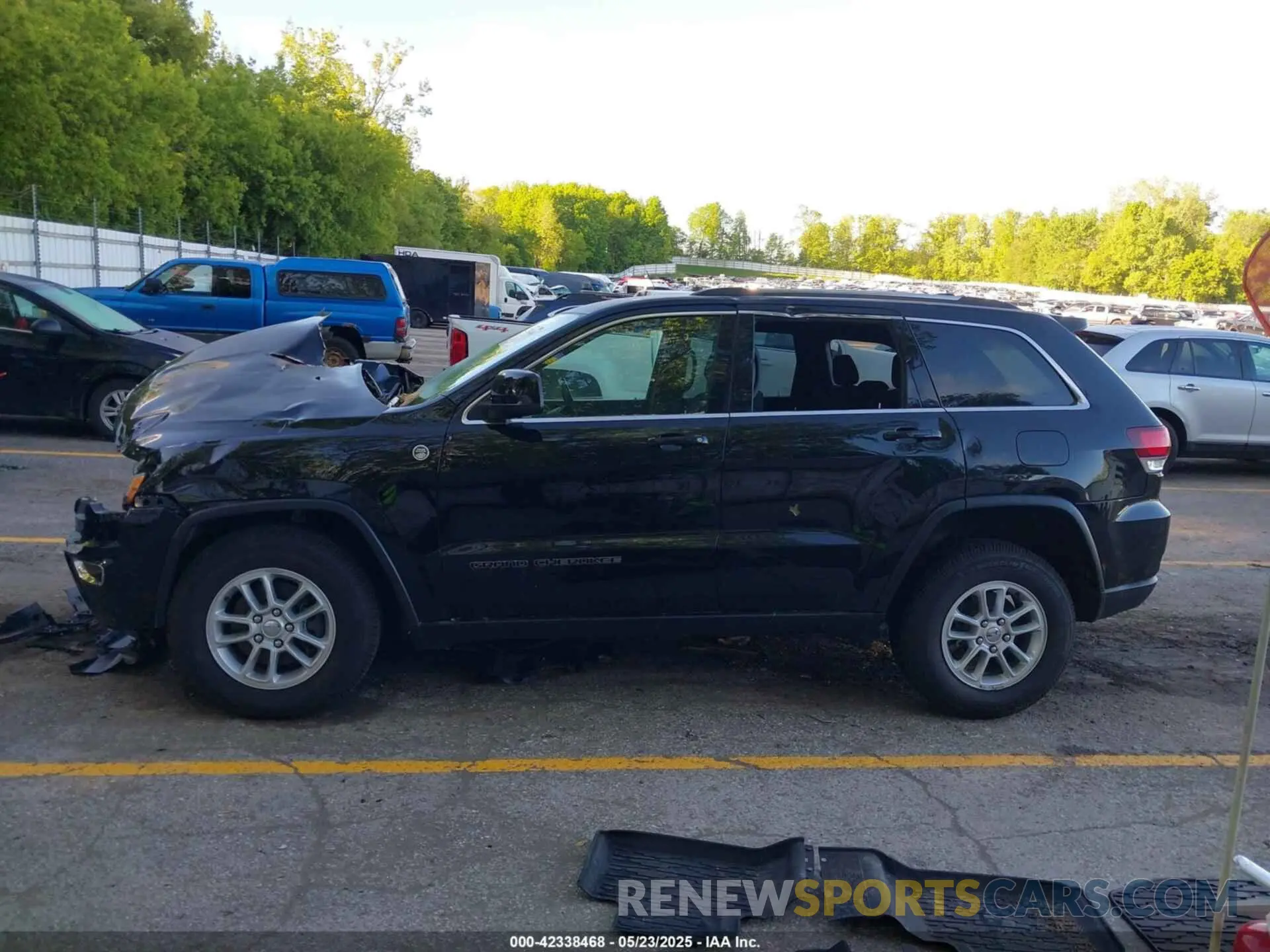 13 Photograph of a damaged car 1C4RJFAG4LC292533 JEEP GRAND CHEROKEE 2020