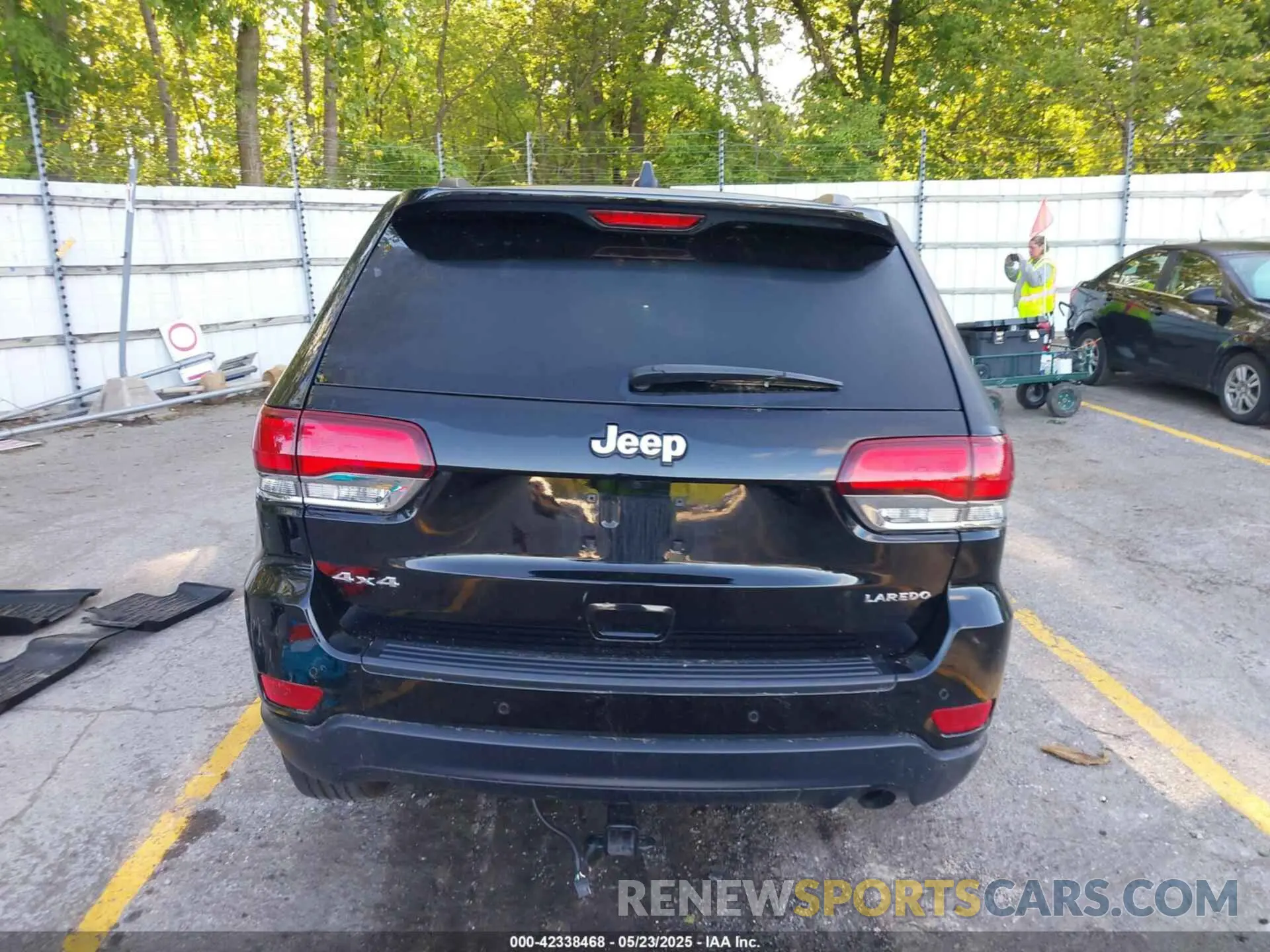 15 Photograph of a damaged car 1C4RJFAG4LC292533 JEEP GRAND CHEROKEE 2020