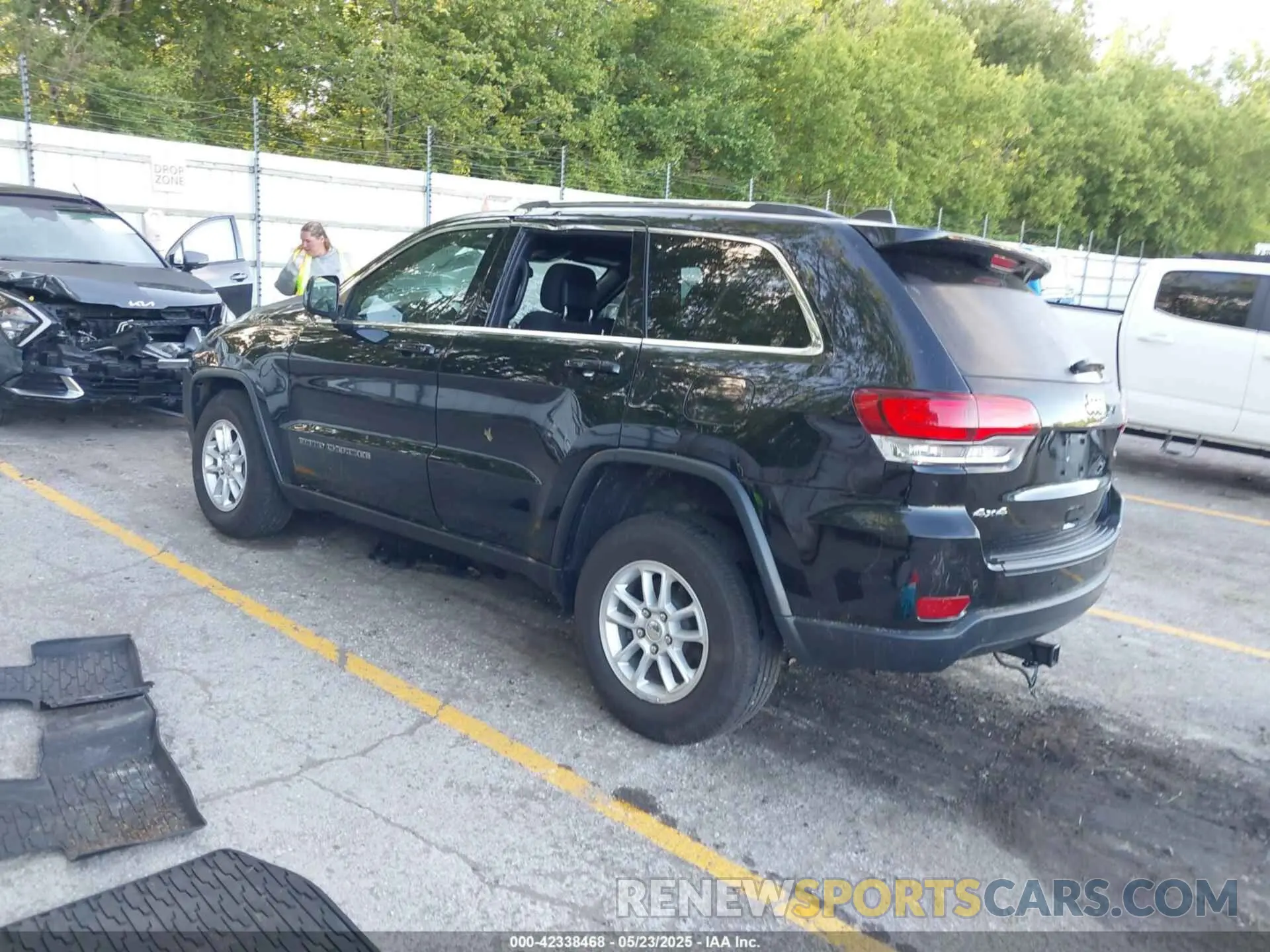 3 Photograph of a damaged car 1C4RJFAG4LC292533 JEEP GRAND CHEROKEE 2020