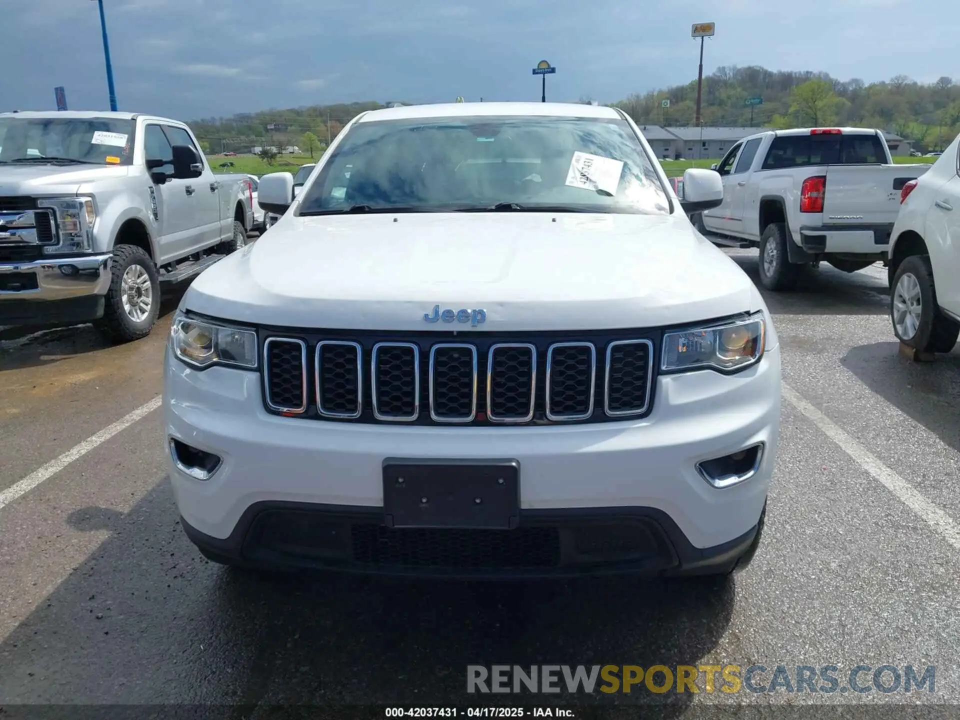 12 Photograph of a damaged car 1C4RJFAG4LC292886 JEEP GRAND CHEROKEE 2020