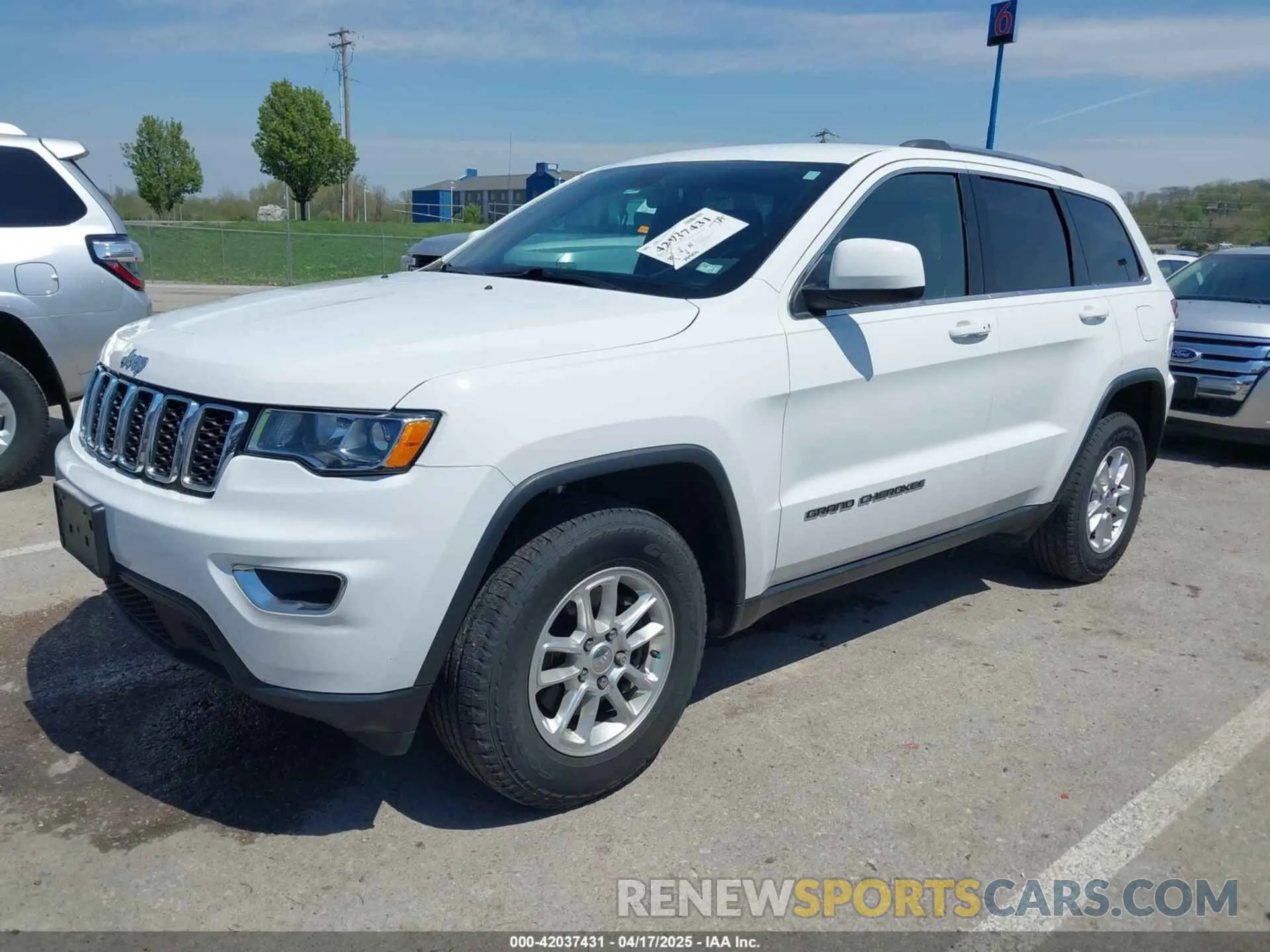 2 Photograph of a damaged car 1C4RJFAG4LC292886 JEEP GRAND CHEROKEE 2020