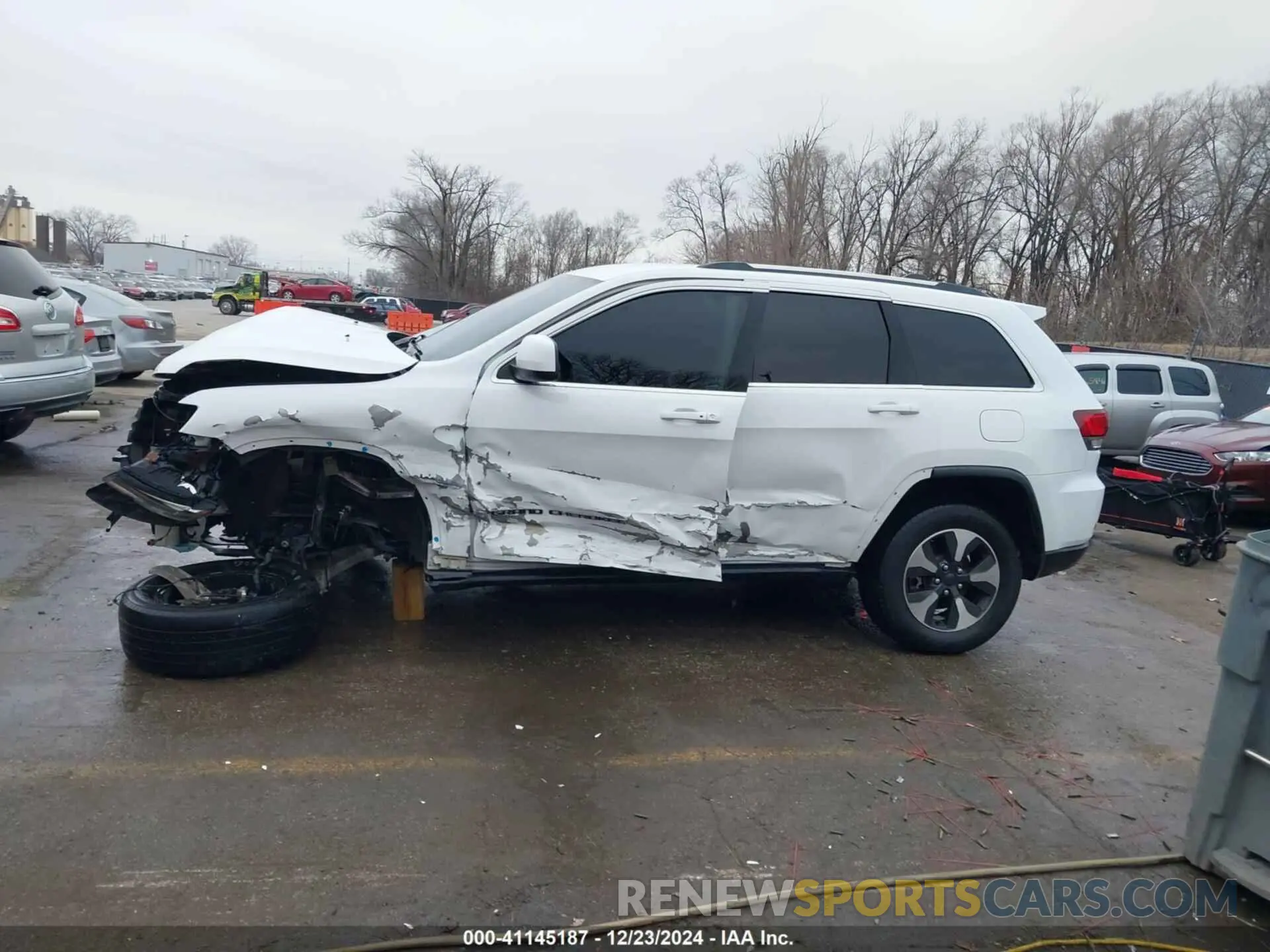 15 Photograph of a damaged car 1C4RJFAG4LC368462 JEEP GRAND CHEROKEE 2020