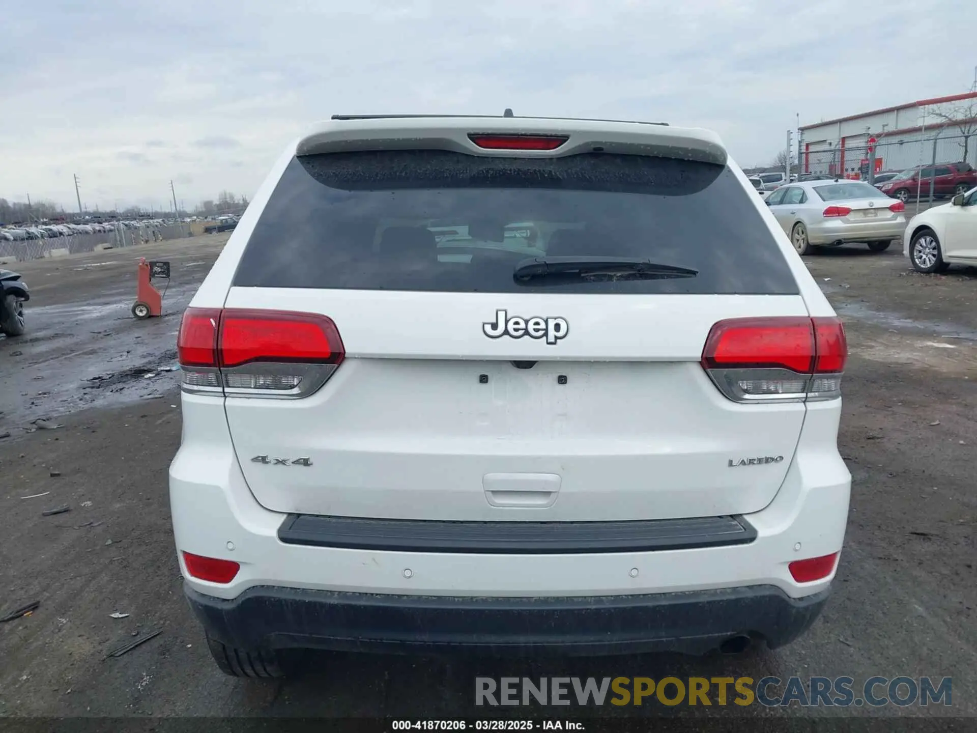 17 Photograph of a damaged car 1C4RJFAG4LC421919 JEEP GRAND CHEROKEE 2020