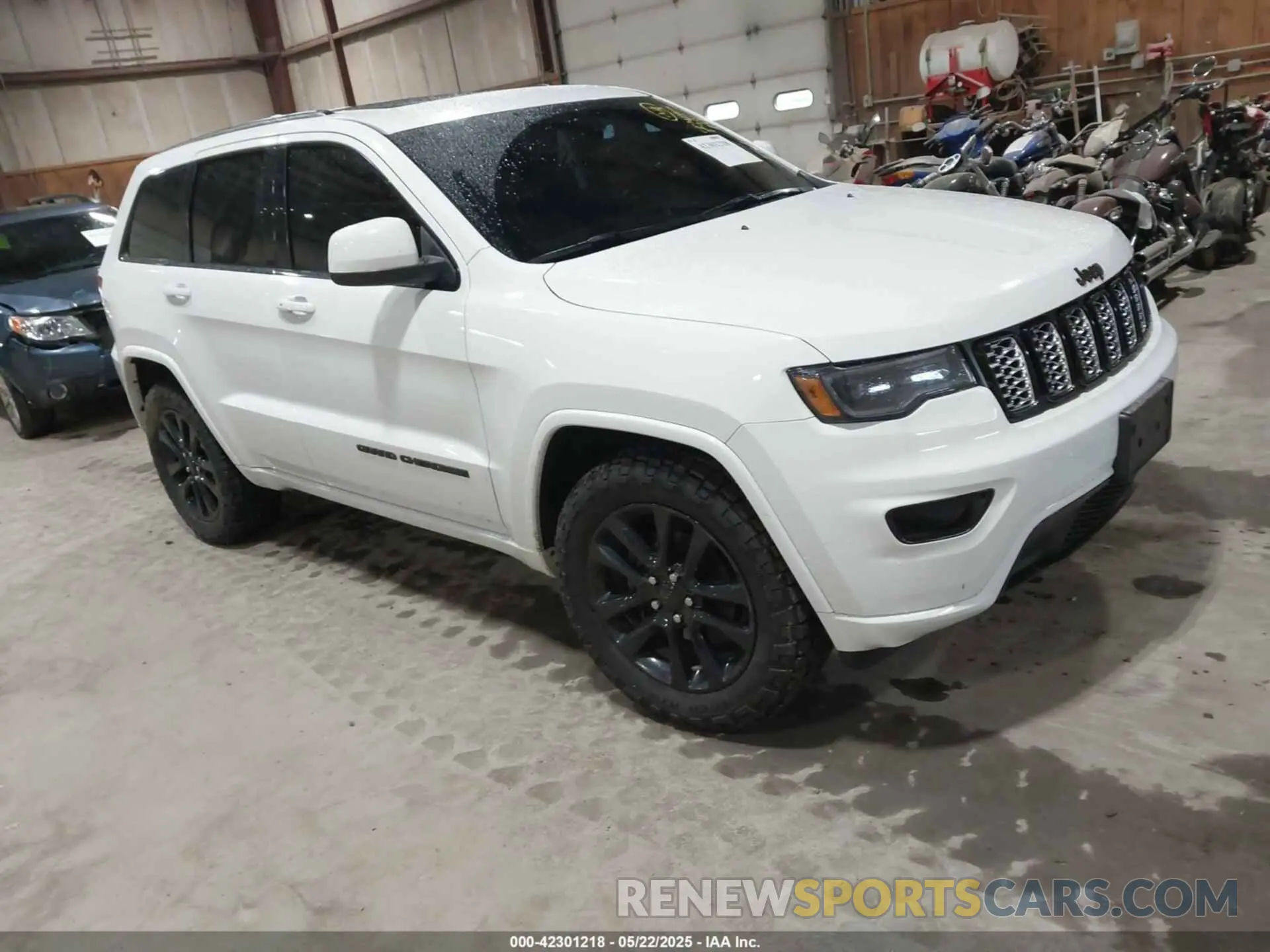 1 Photograph of a damaged car 1C4RJFAG5LC138445 JEEP GRAND CHEROKEE 2020