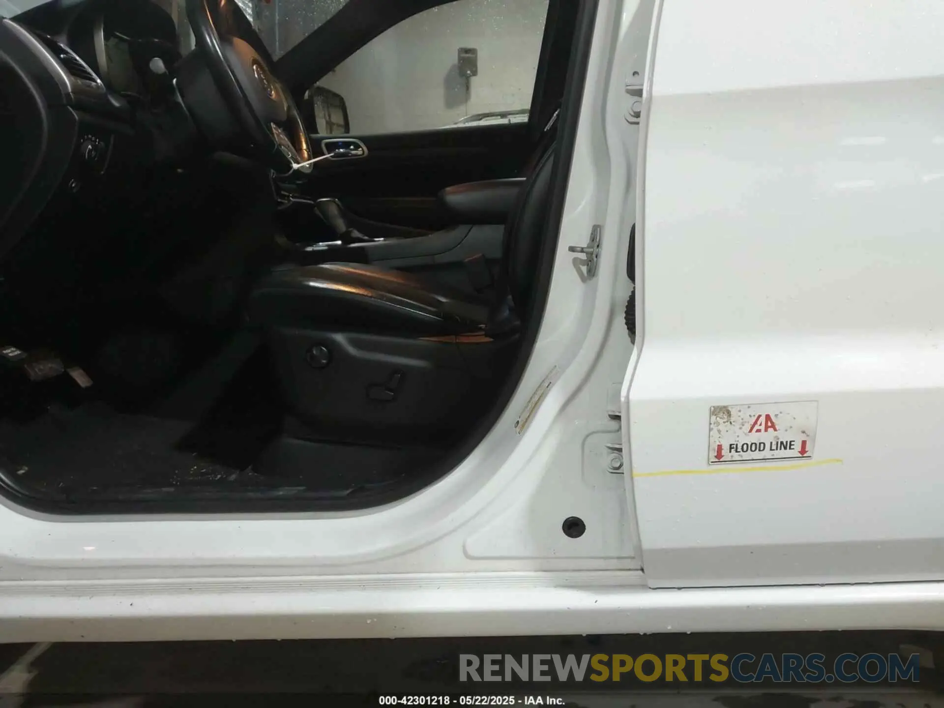 6 Photograph of a damaged car 1C4RJFAG5LC138445 JEEP GRAND CHEROKEE 2020