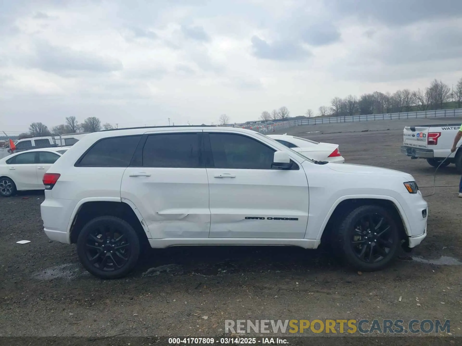 13 Photograph of a damaged car 1C4RJFAG6LC206297 JEEP GRAND CHEROKEE 2020