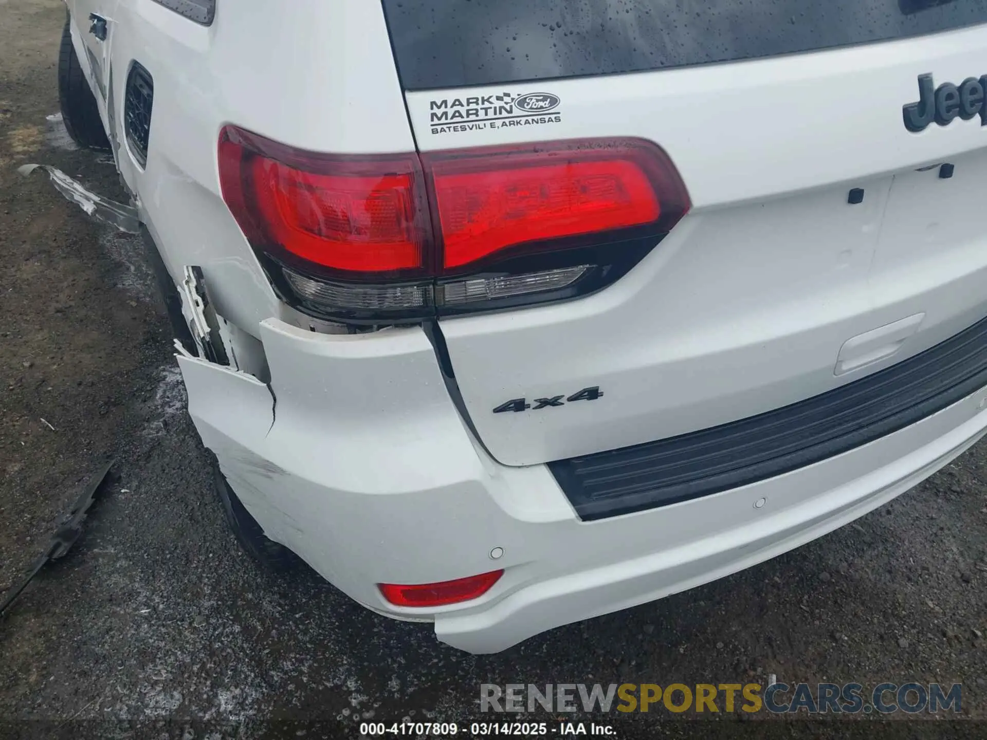 19 Photograph of a damaged car 1C4RJFAG6LC206297 JEEP GRAND CHEROKEE 2020