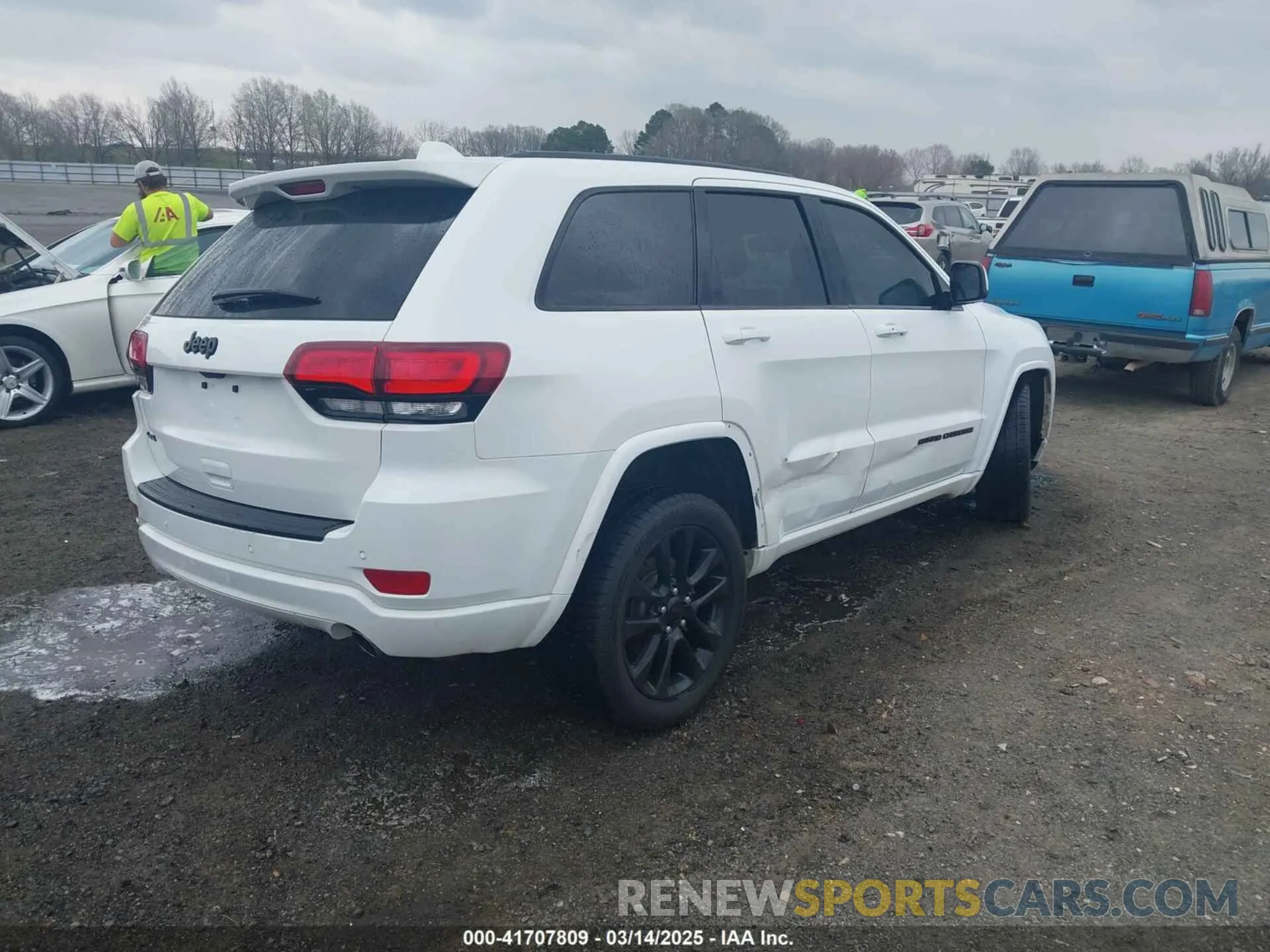 4 Photograph of a damaged car 1C4RJFAG6LC206297 JEEP GRAND CHEROKEE 2020