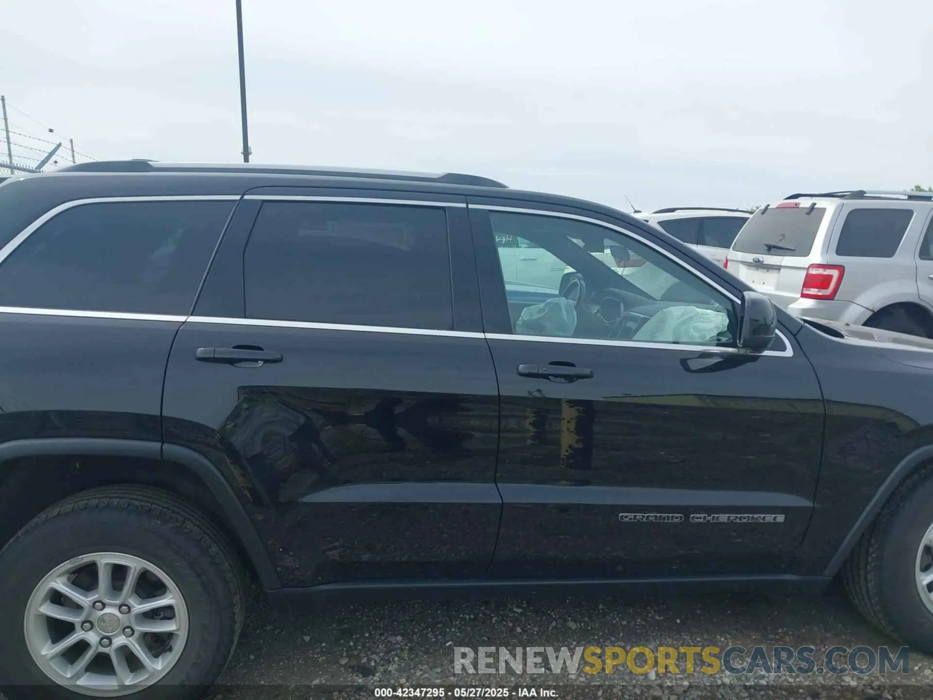 12 Photograph of a damaged car 1C4RJFAG6LC239574 JEEP GRAND CHEROKEE 2020