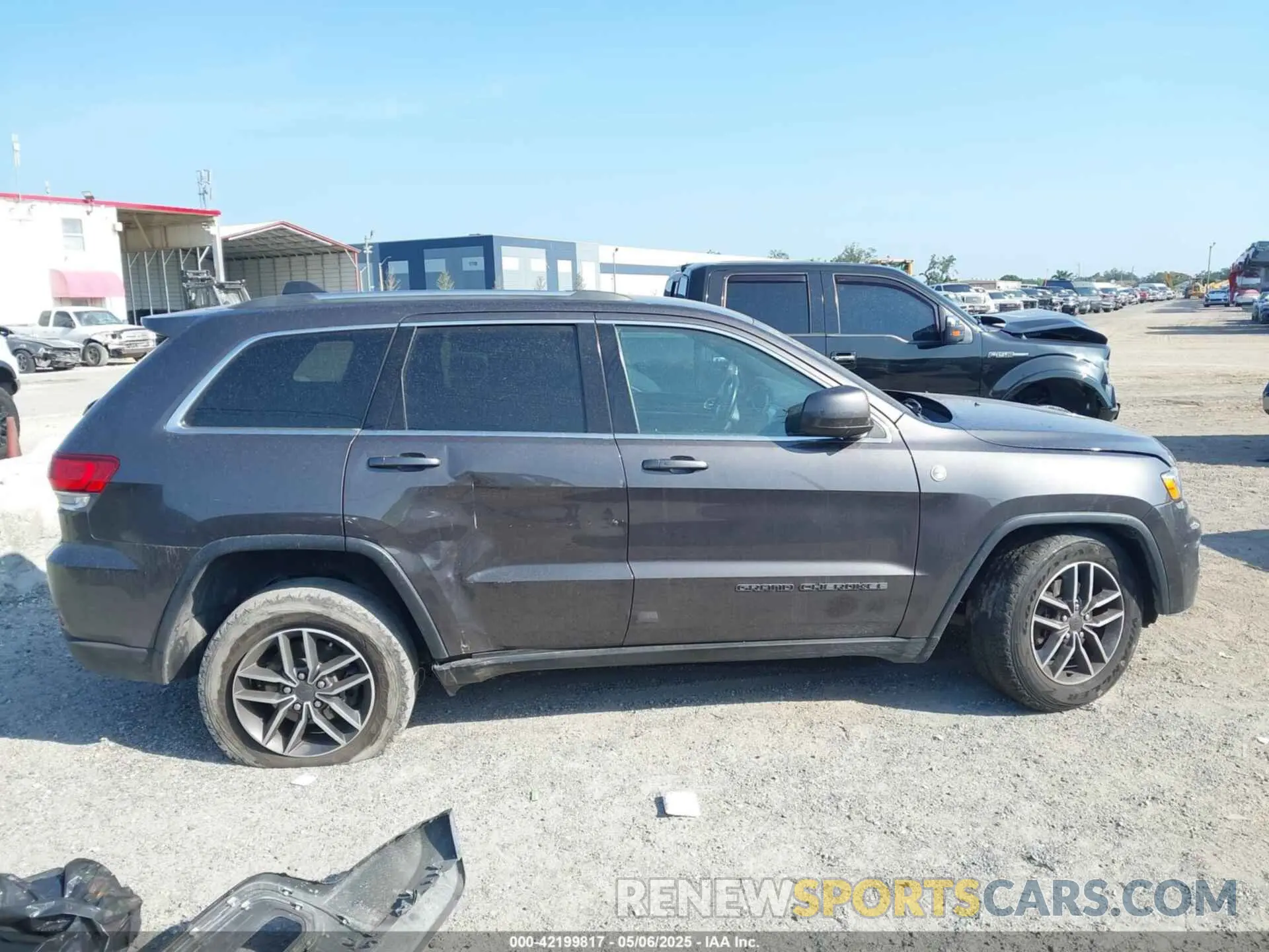 12 Photograph of a damaged car 1C4RJFAG6LC325970 JEEP GRAND CHEROKEE 2020