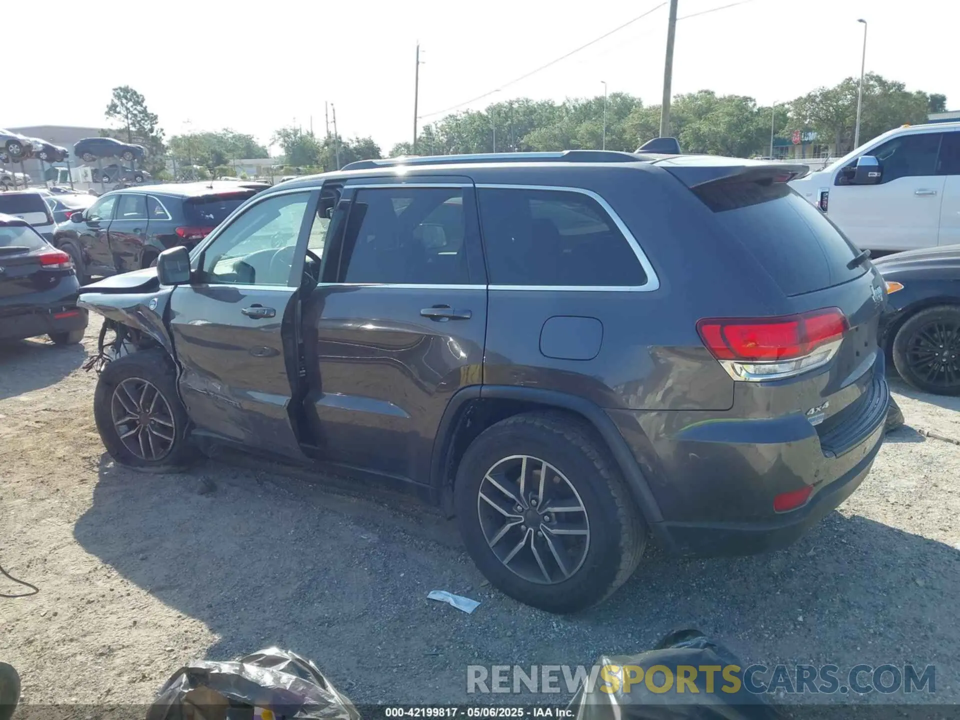 13 Photograph of a damaged car 1C4RJFAG6LC325970 JEEP GRAND CHEROKEE 2020