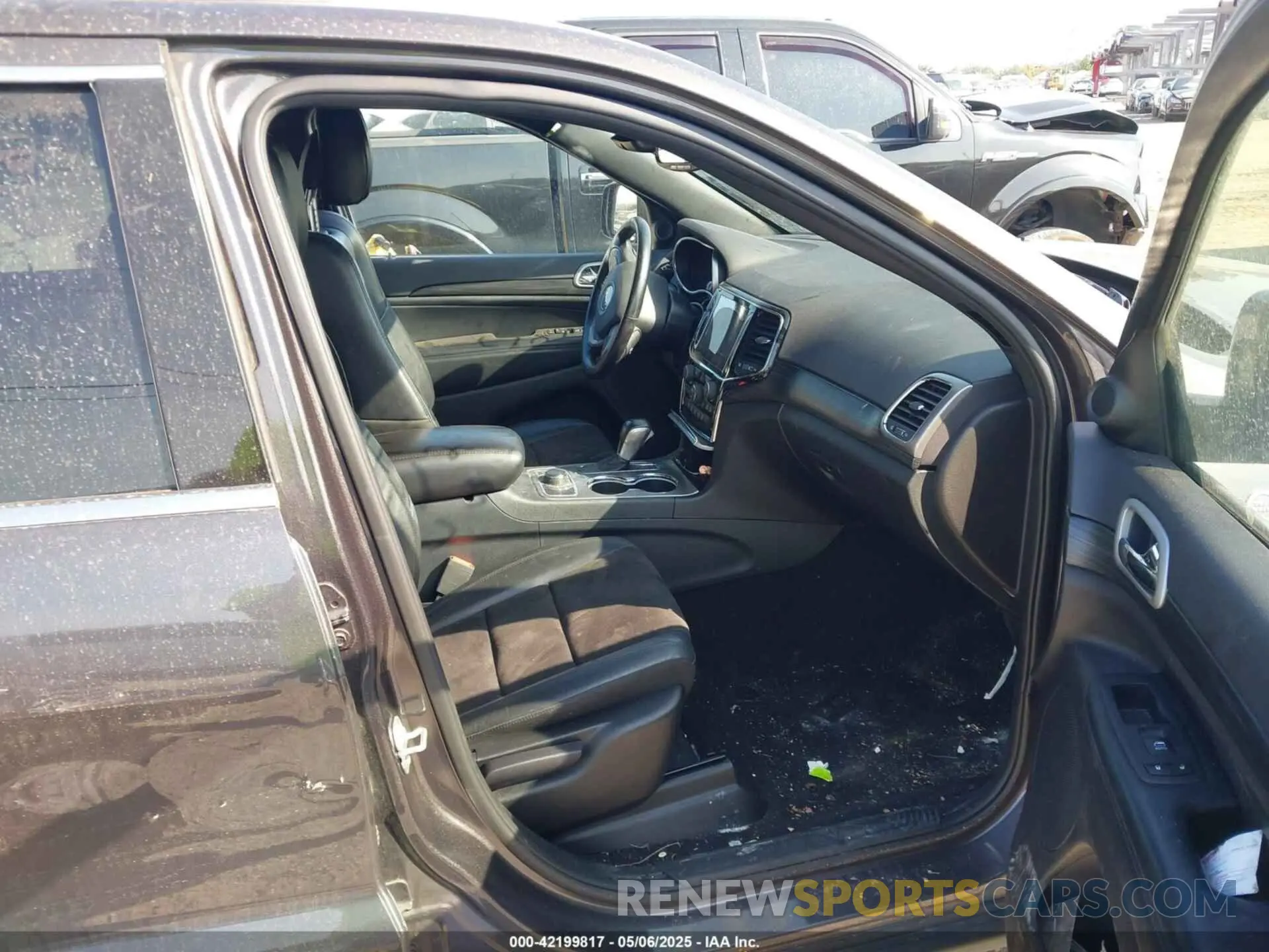 5 Photograph of a damaged car 1C4RJFAG6LC325970 JEEP GRAND CHEROKEE 2020