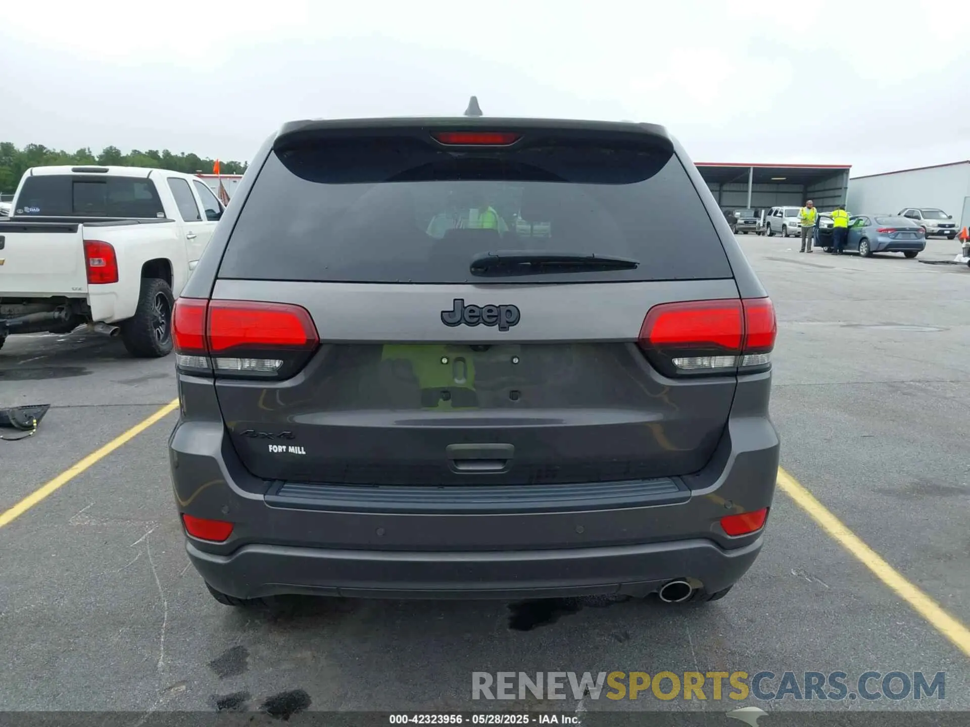 17 Photograph of a damaged car 1C4RJFAG6LC399146 JEEP GRAND CHEROKEE 2020