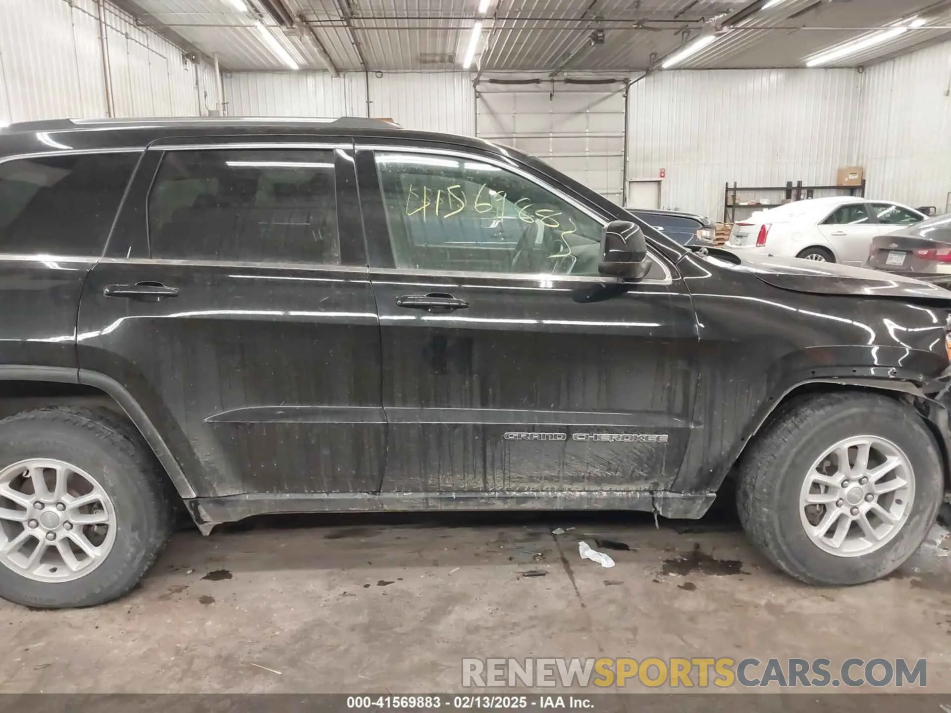 14 Photograph of a damaged car 1C4RJFAG7LC249594 JEEP GRAND CHEROKEE 2020