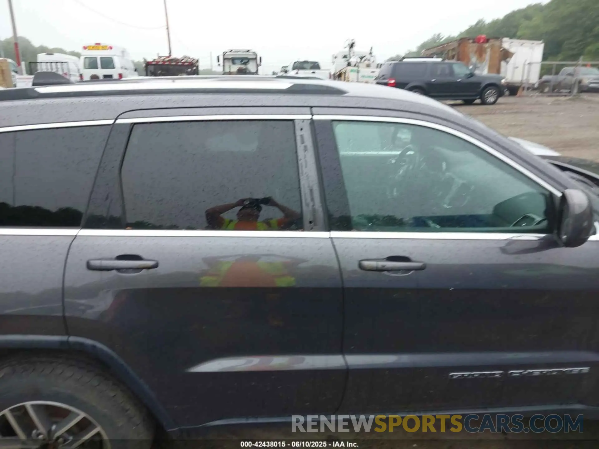 13 Photograph of a damaged car 1C4RJFAG7LC354393 JEEP GRAND CHEROKEE 2020