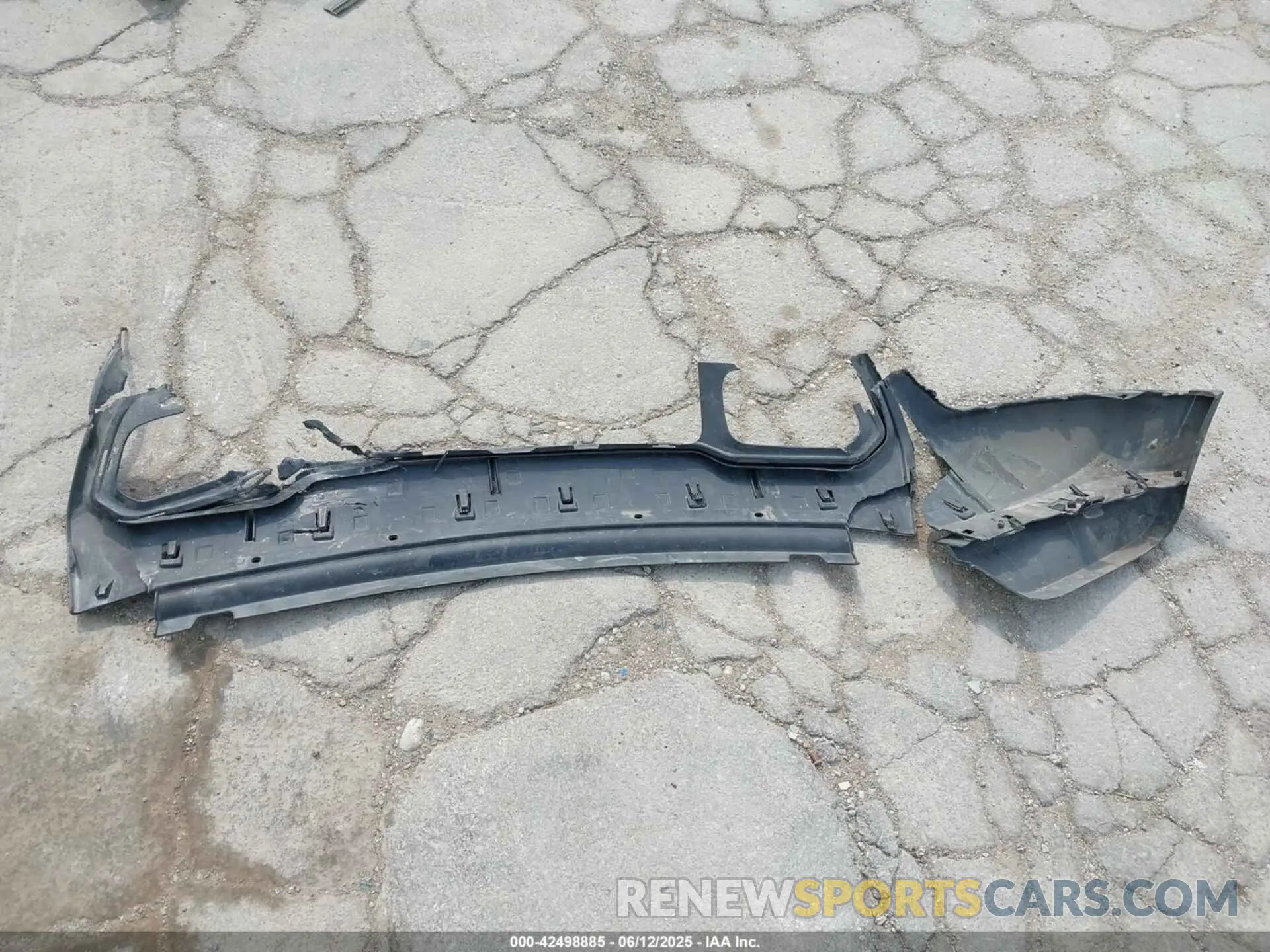 11 Photograph of a damaged car 1C4RJFAG8LC109733 JEEP GRAND CHEROKEE 2020