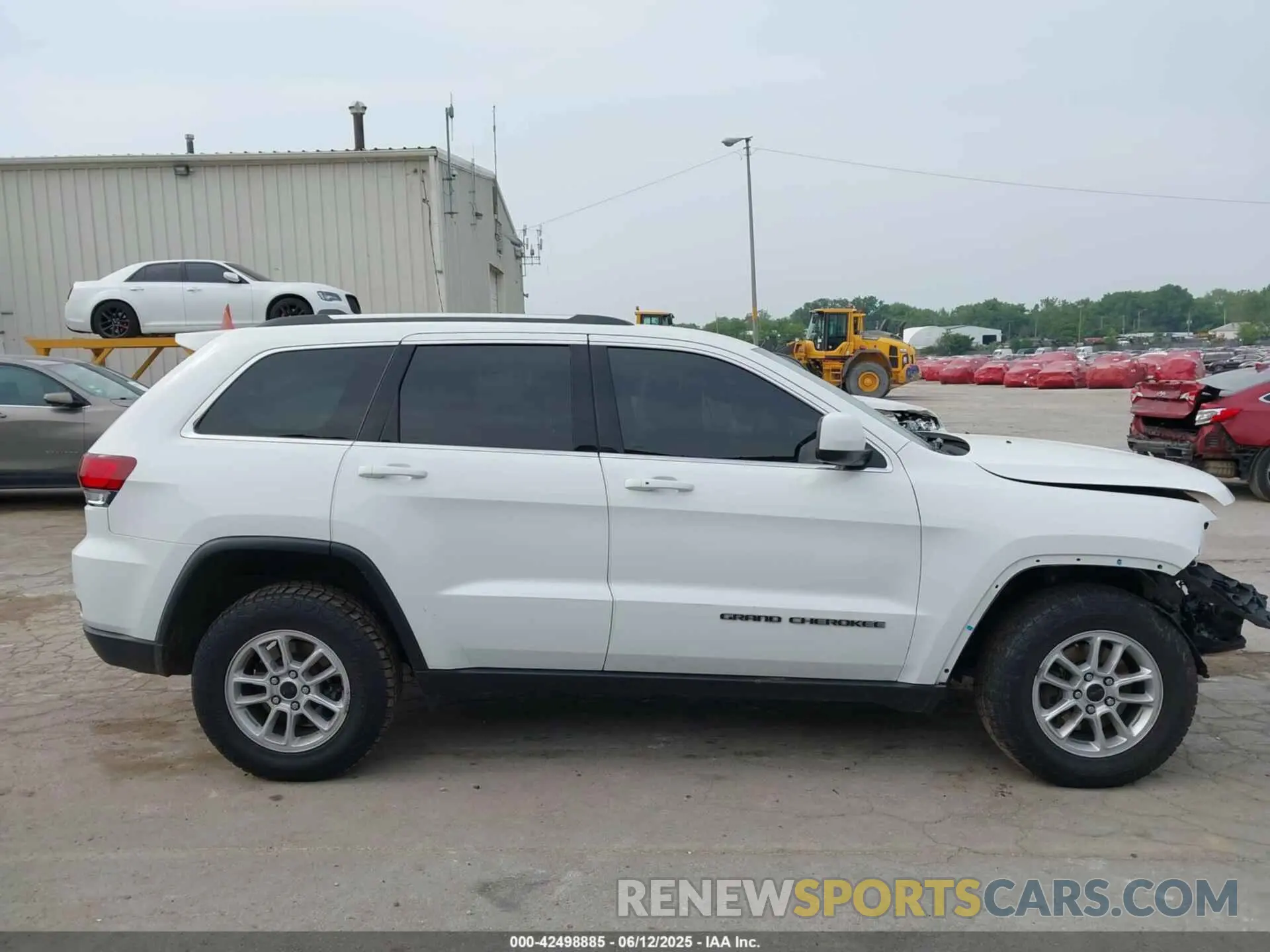 13 Photograph of a damaged car 1C4RJFAG8LC109733 JEEP GRAND CHEROKEE 2020