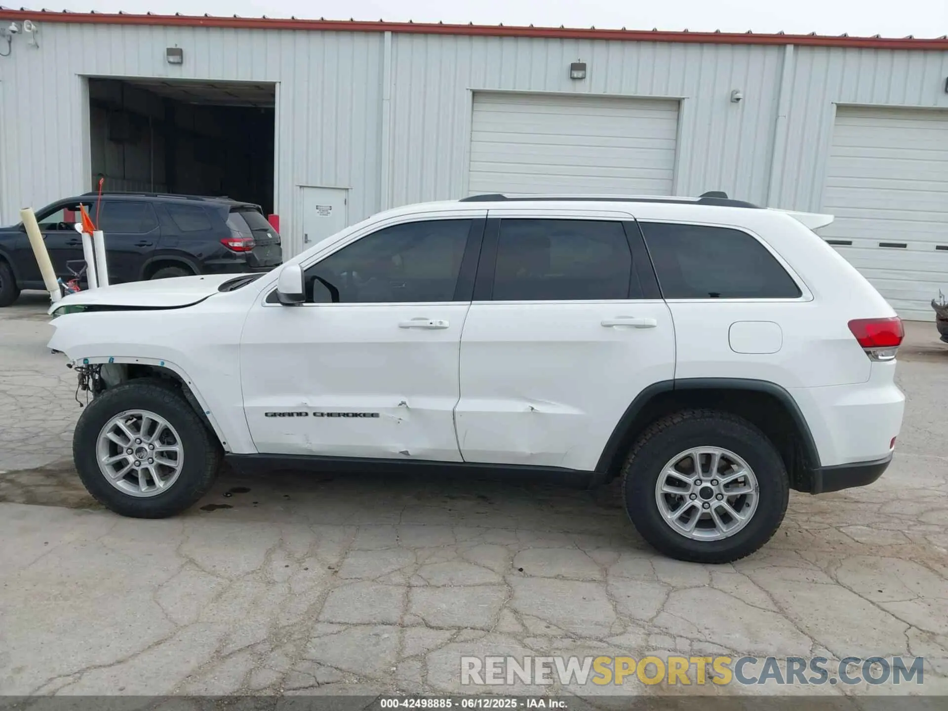 14 Photograph of a damaged car 1C4RJFAG8LC109733 JEEP GRAND CHEROKEE 2020
