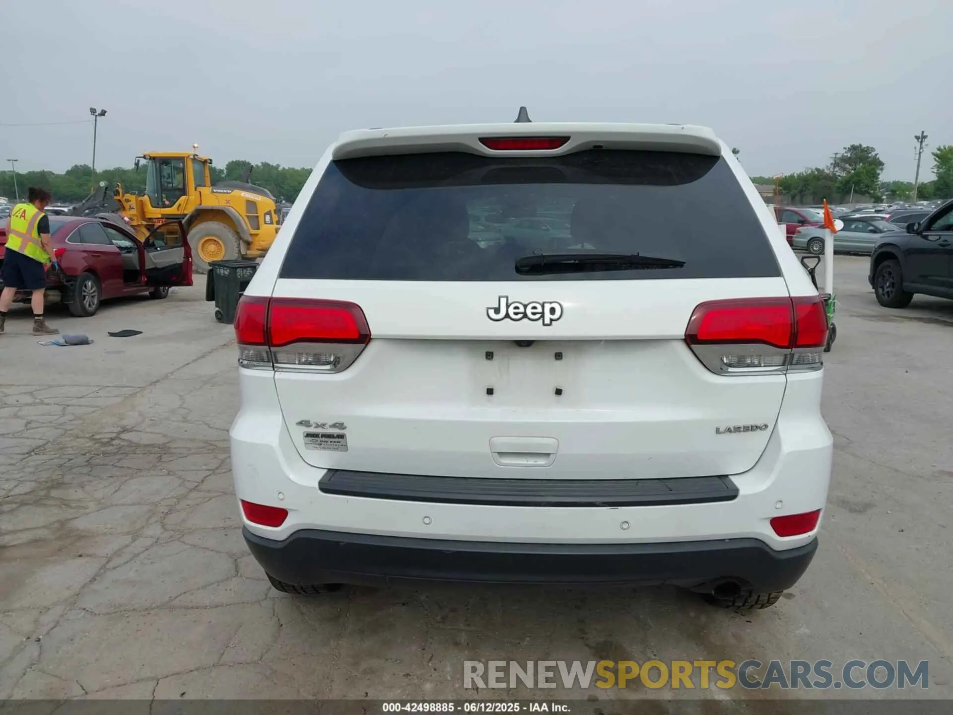 16 Photograph of a damaged car 1C4RJFAG8LC109733 JEEP GRAND CHEROKEE 2020