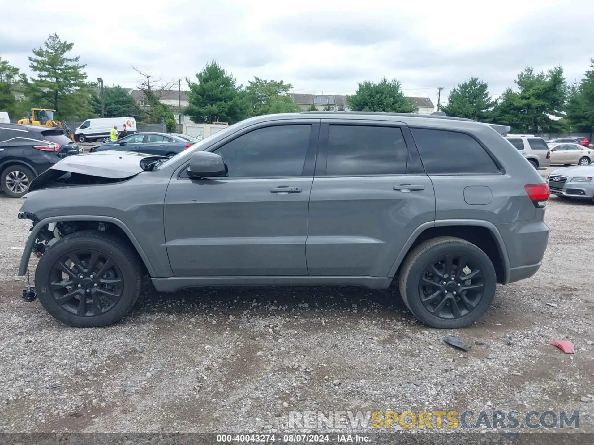 13 Photograph of a damaged car 1C4RJFAG8LC199384 JEEP GRAND CHEROKEE 2020