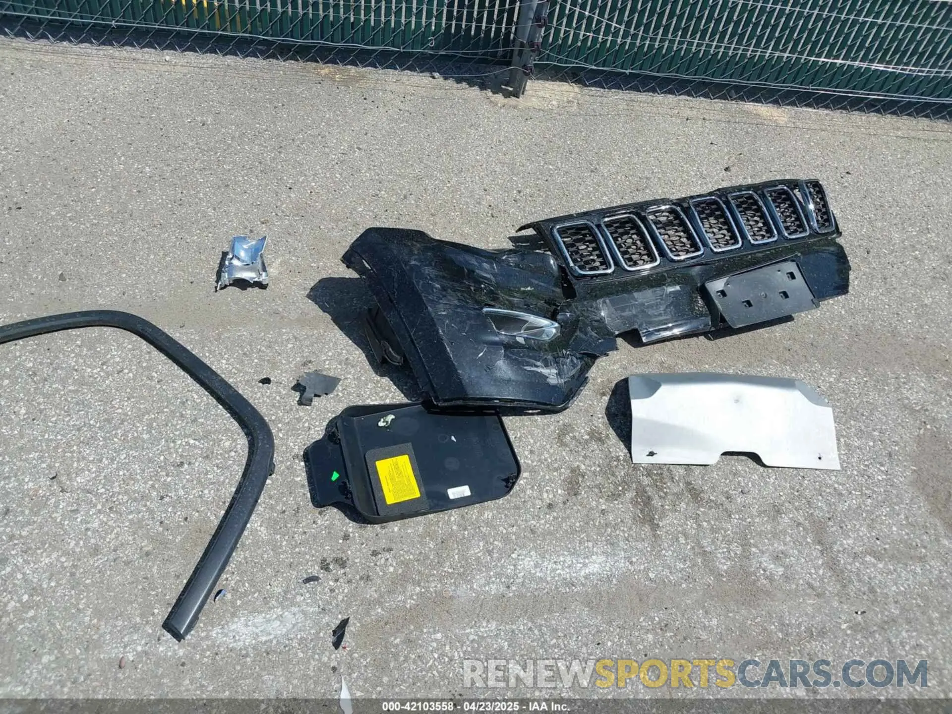 12 Photograph of a damaged car 1C4RJFAG8LC234005 JEEP GRAND CHEROKEE 2020