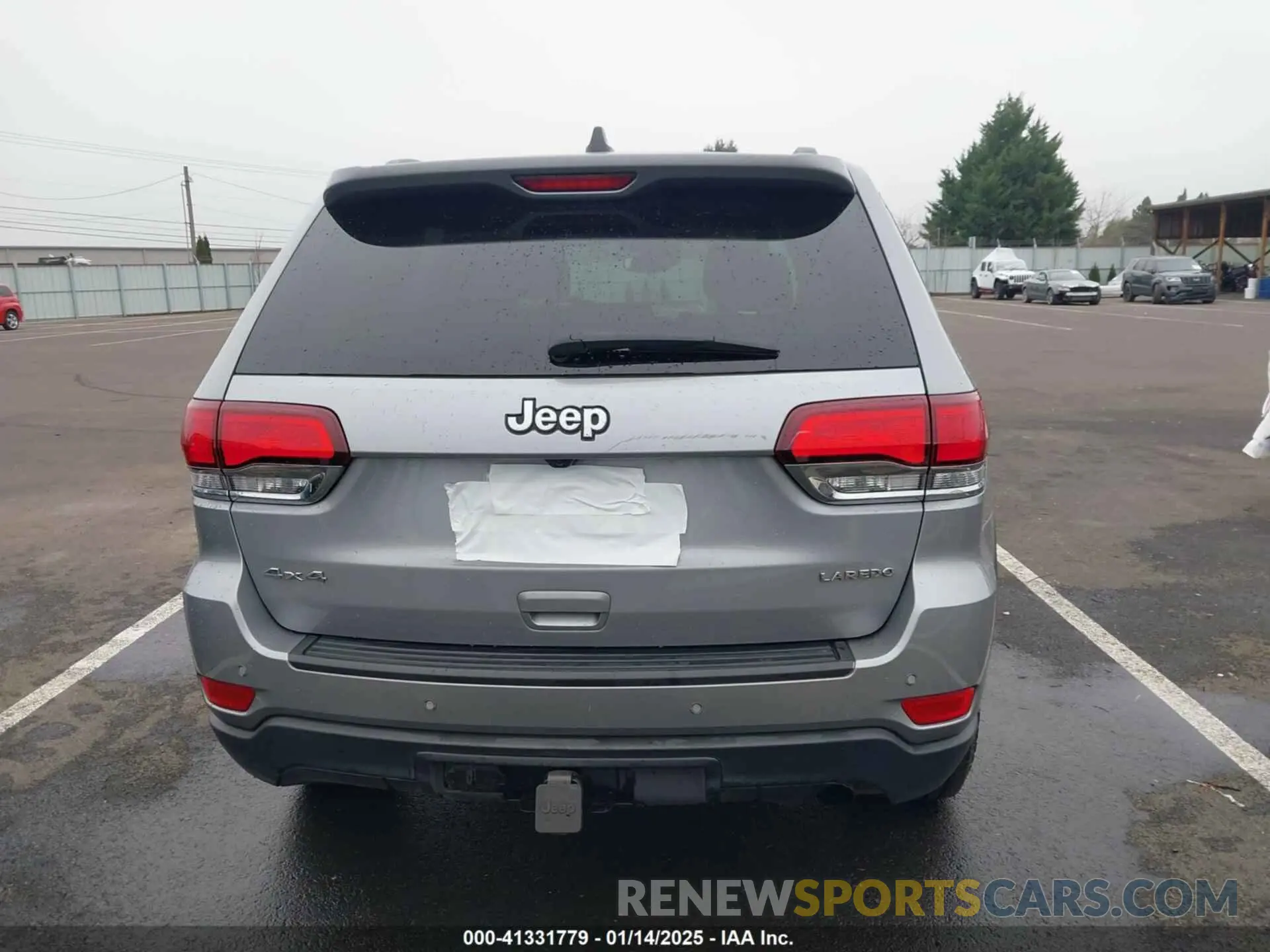 17 Photograph of a damaged car 1C4RJFAG8LC315859 JEEP GRAND CHEROKEE 2020