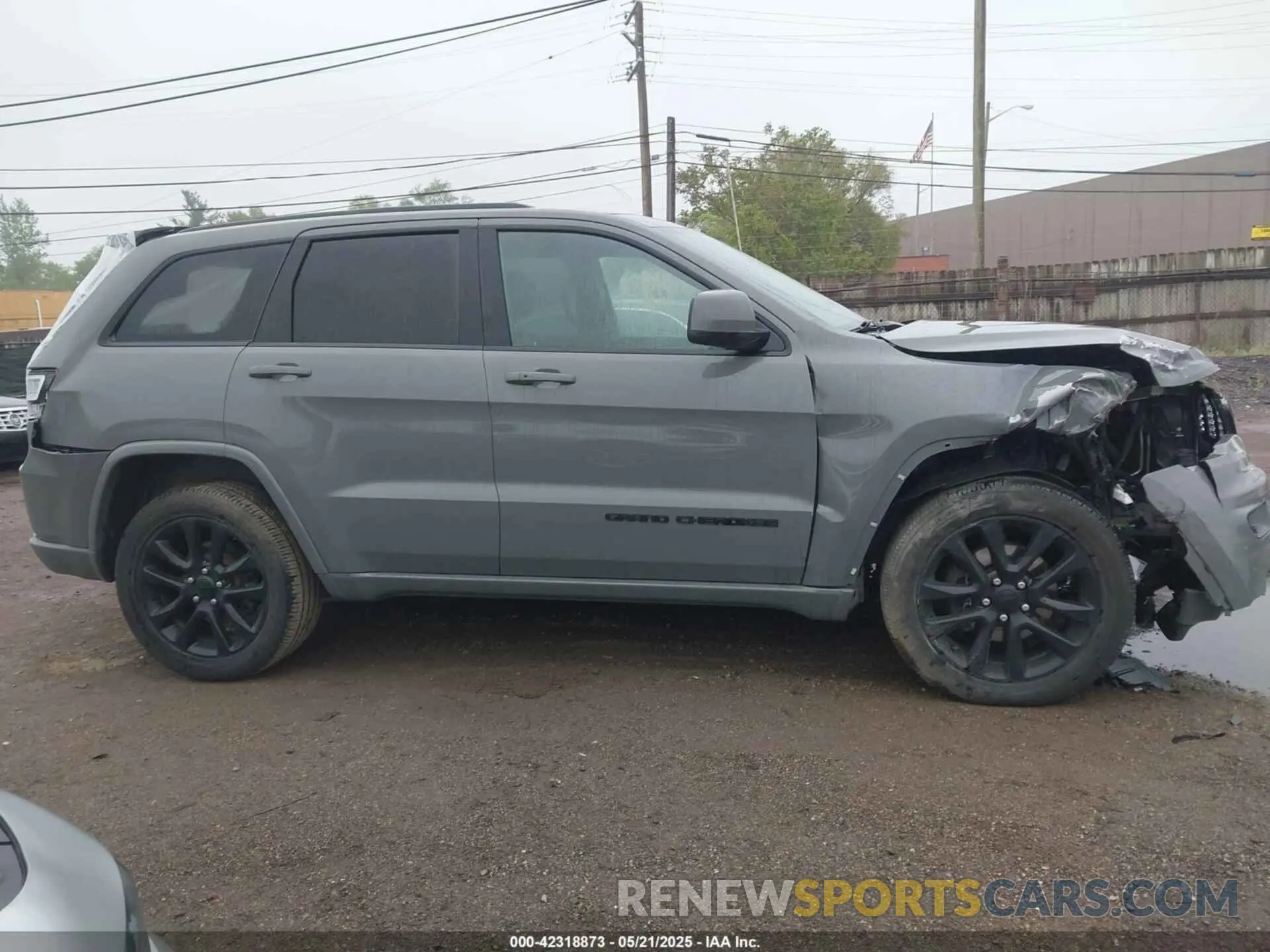 13 Photograph of a damaged car 1C4RJFAG8LC327221 JEEP GRAND CHEROKEE 2020