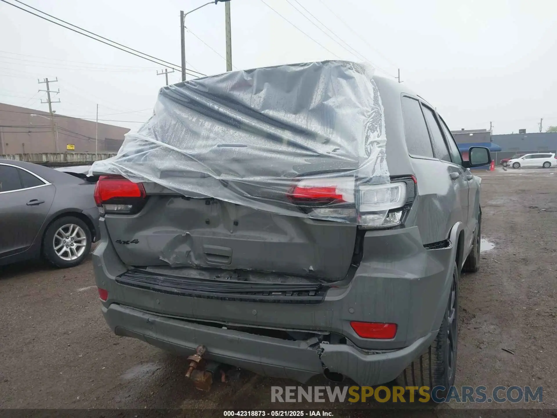 18 Photograph of a damaged car 1C4RJFAG8LC327221 JEEP GRAND CHEROKEE 2020