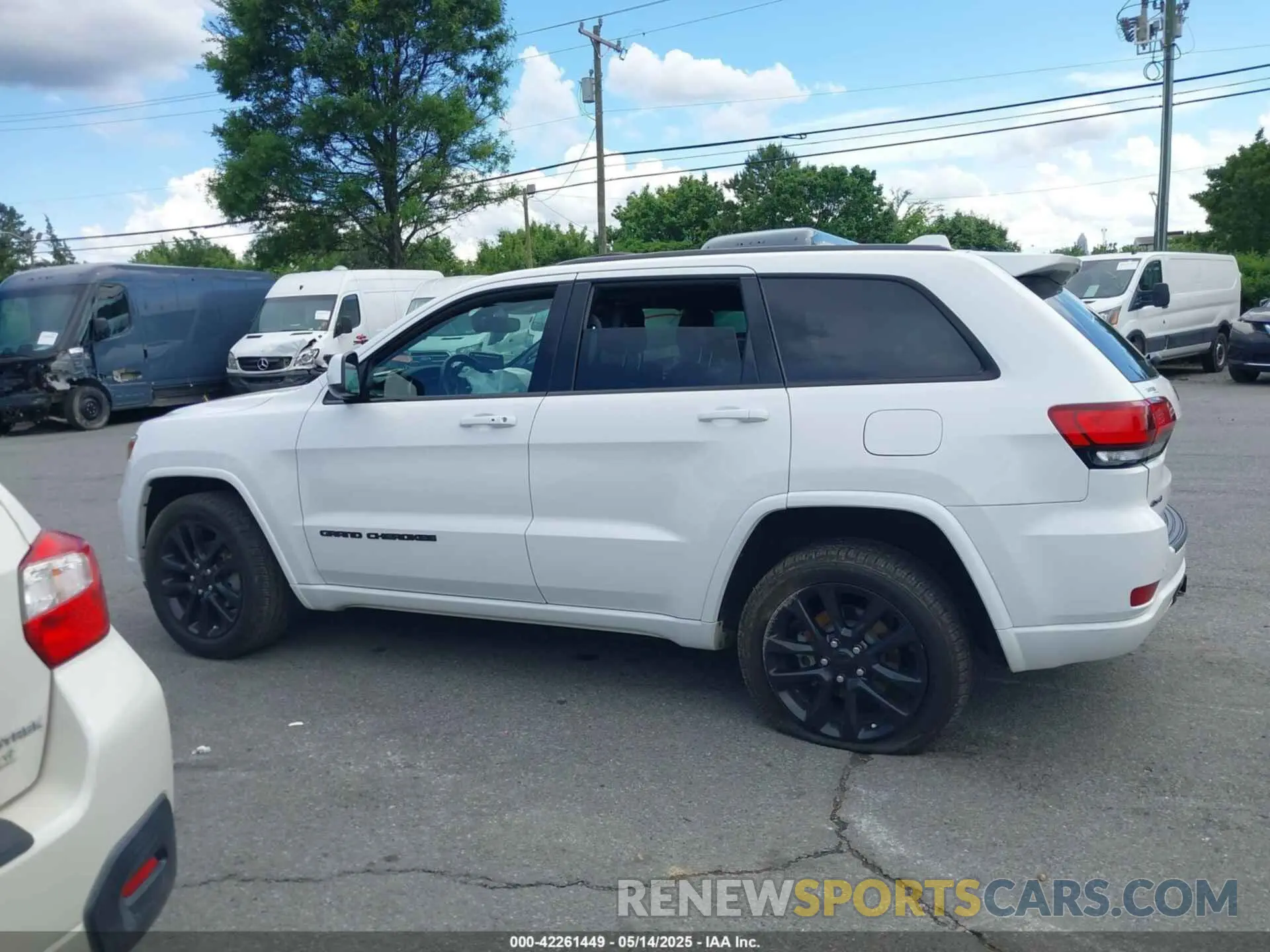 13 Photograph of a damaged car 1C4RJFAG8LC421003 JEEP GRAND CHEROKEE 2020