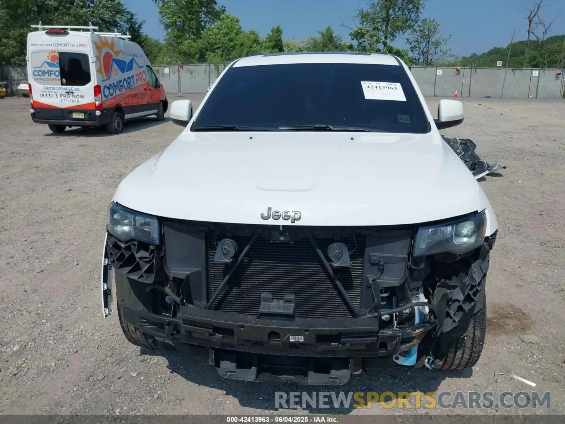 12 Photograph of a damaged car 1C4RJFAG9LC196252 JEEP GRAND CHEROKEE 2020