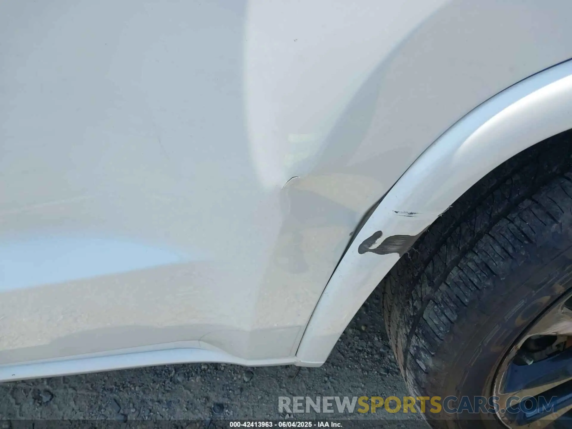 18 Photograph of a damaged car 1C4RJFAG9LC196252 JEEP GRAND CHEROKEE 2020