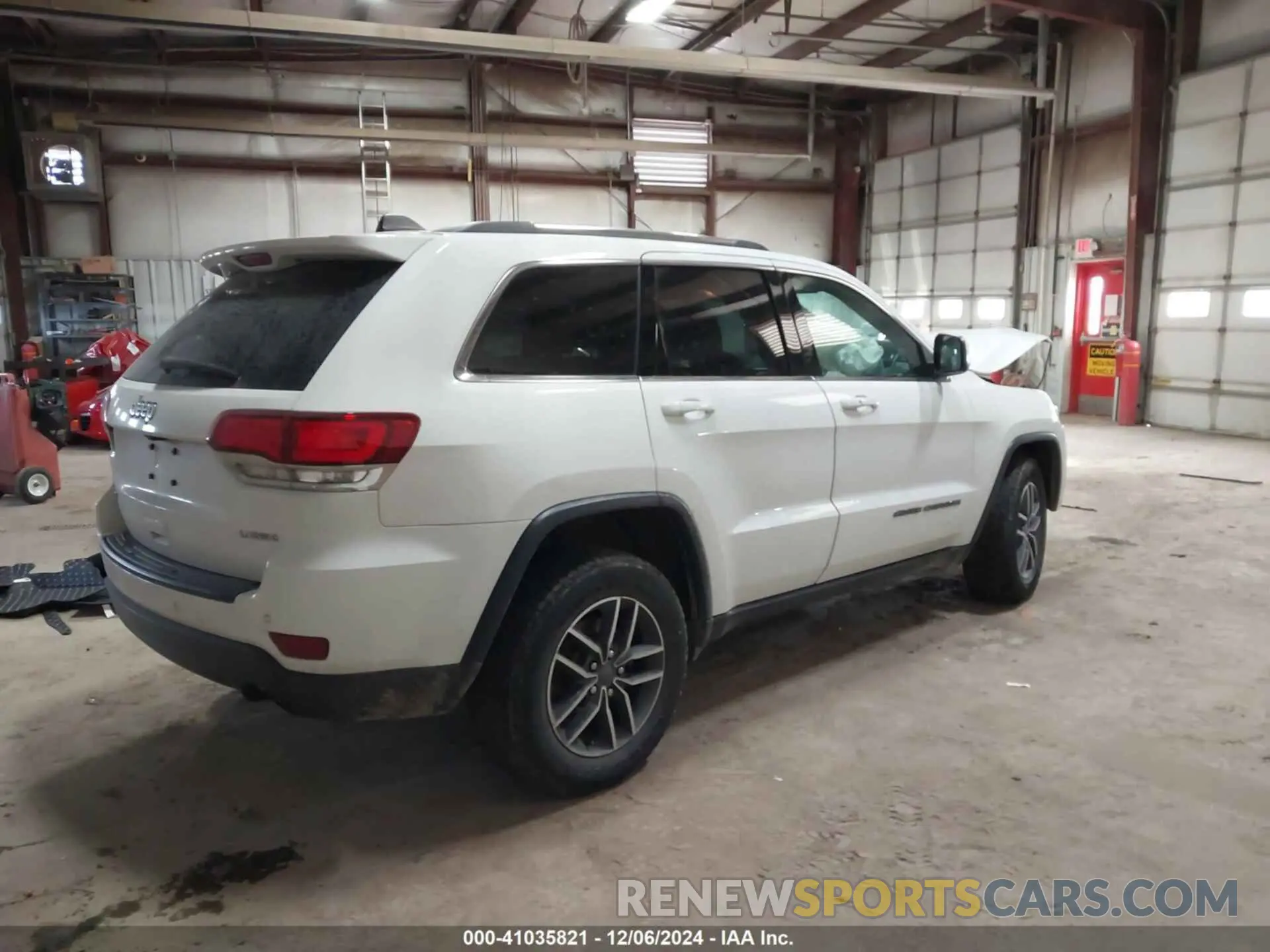 4 Photograph of a damaged car 1C4RJFAG9LC344304 JEEP GRAND CHEROKEE 2020