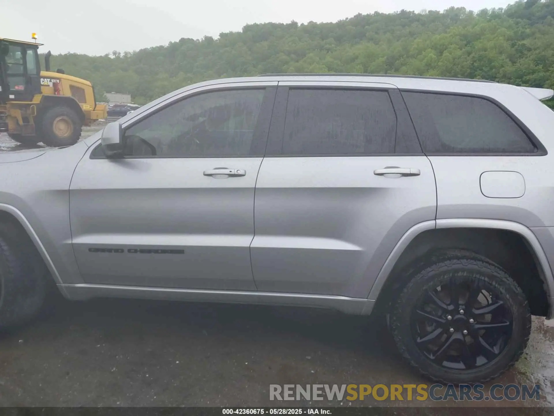 14 Photograph of a damaged car 1C4RJFAG9LC362849 JEEP GRAND CHEROKEE 2020