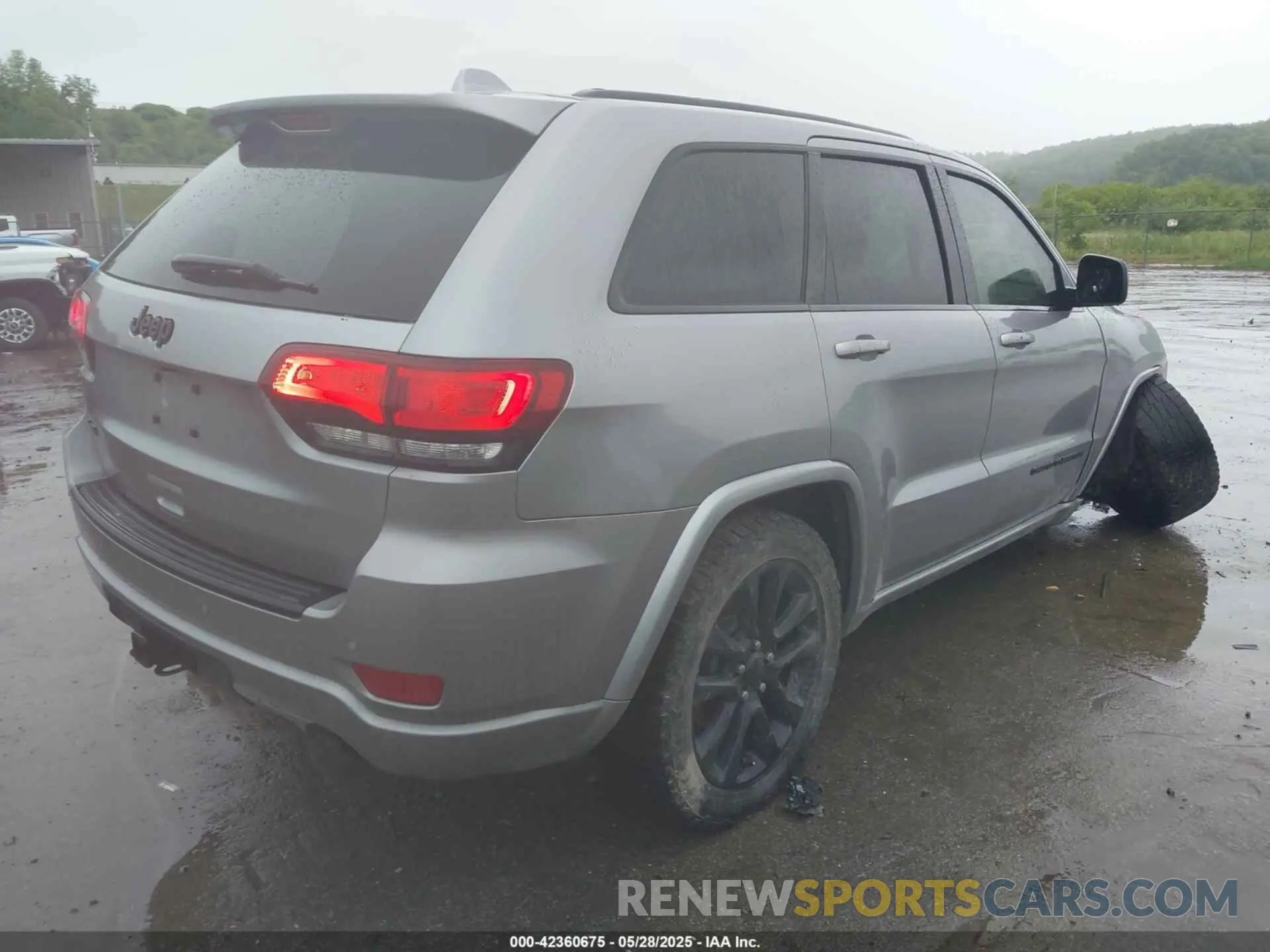 4 Photograph of a damaged car 1C4RJFAG9LC362849 JEEP GRAND CHEROKEE 2020