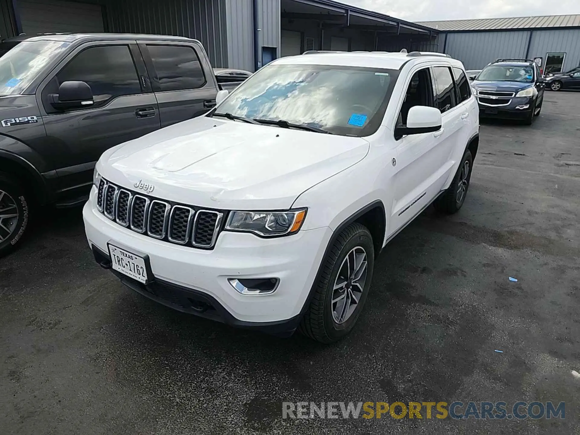 10 Photograph of a damaged car 1C4RJFAGXLC100516 JEEP GRAND CHEROKEE 2020