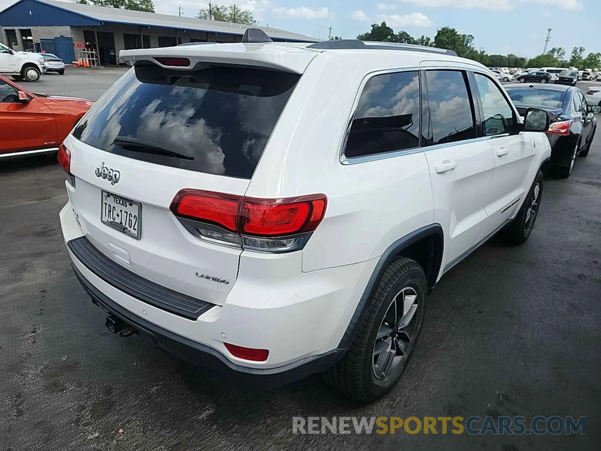 19 Photograph of a damaged car 1C4RJFAGXLC100516 JEEP GRAND CHEROKEE 2020