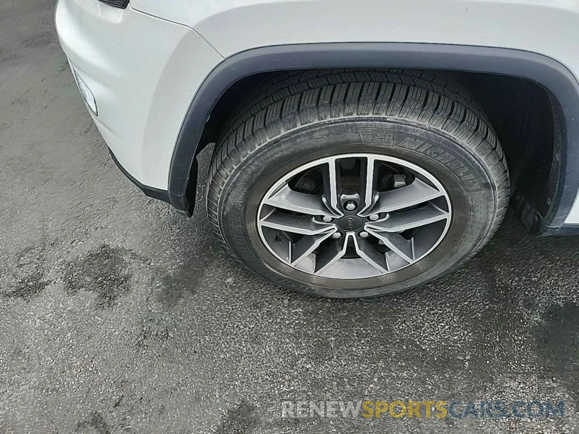 24 Photograph of a damaged car 1C4RJFAGXLC100516 JEEP GRAND CHEROKEE 2020
