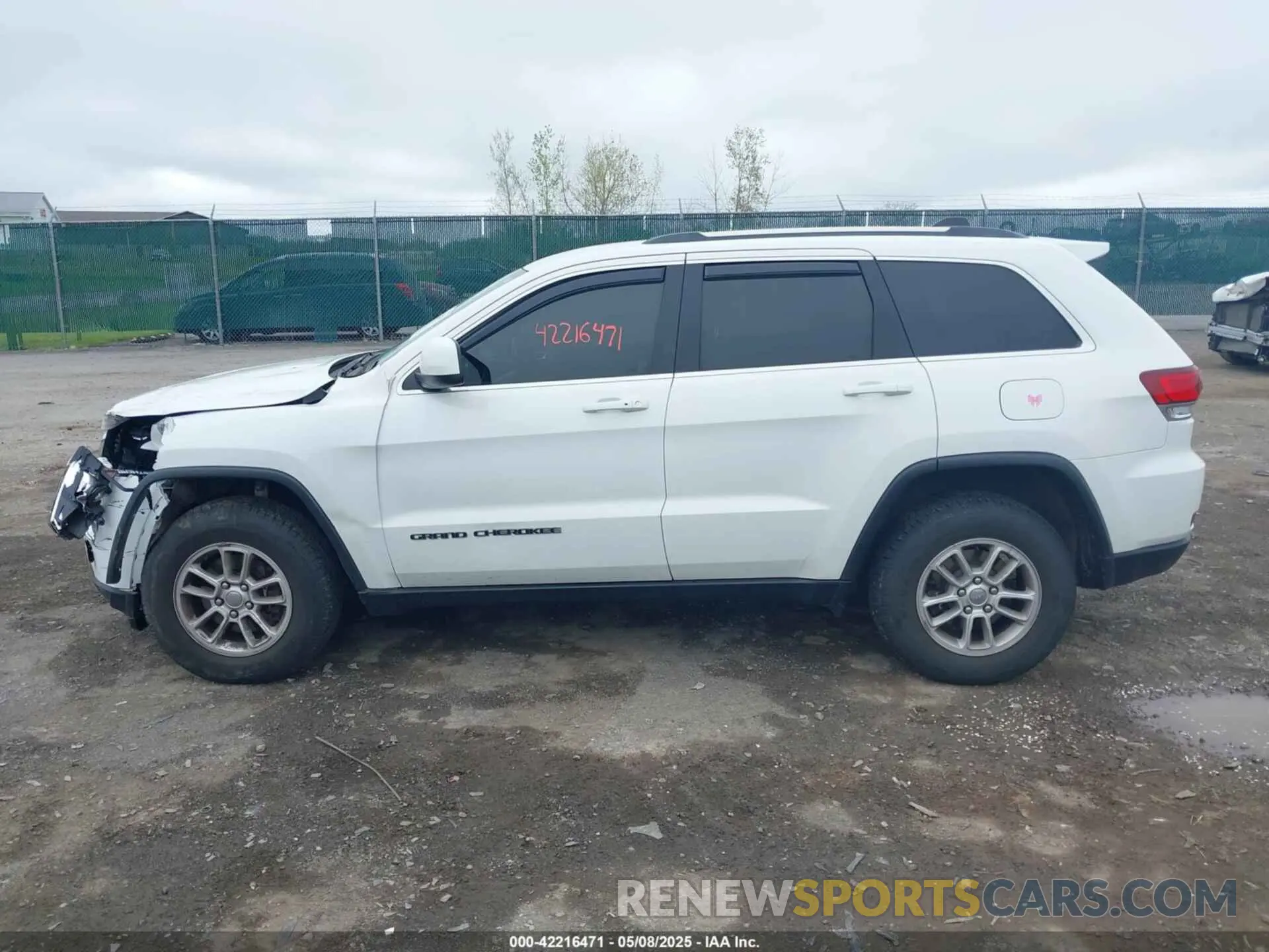 14 Photograph of a damaged car 1C4RJFAGXLC125416 JEEP GRAND CHEROKEE 2020
