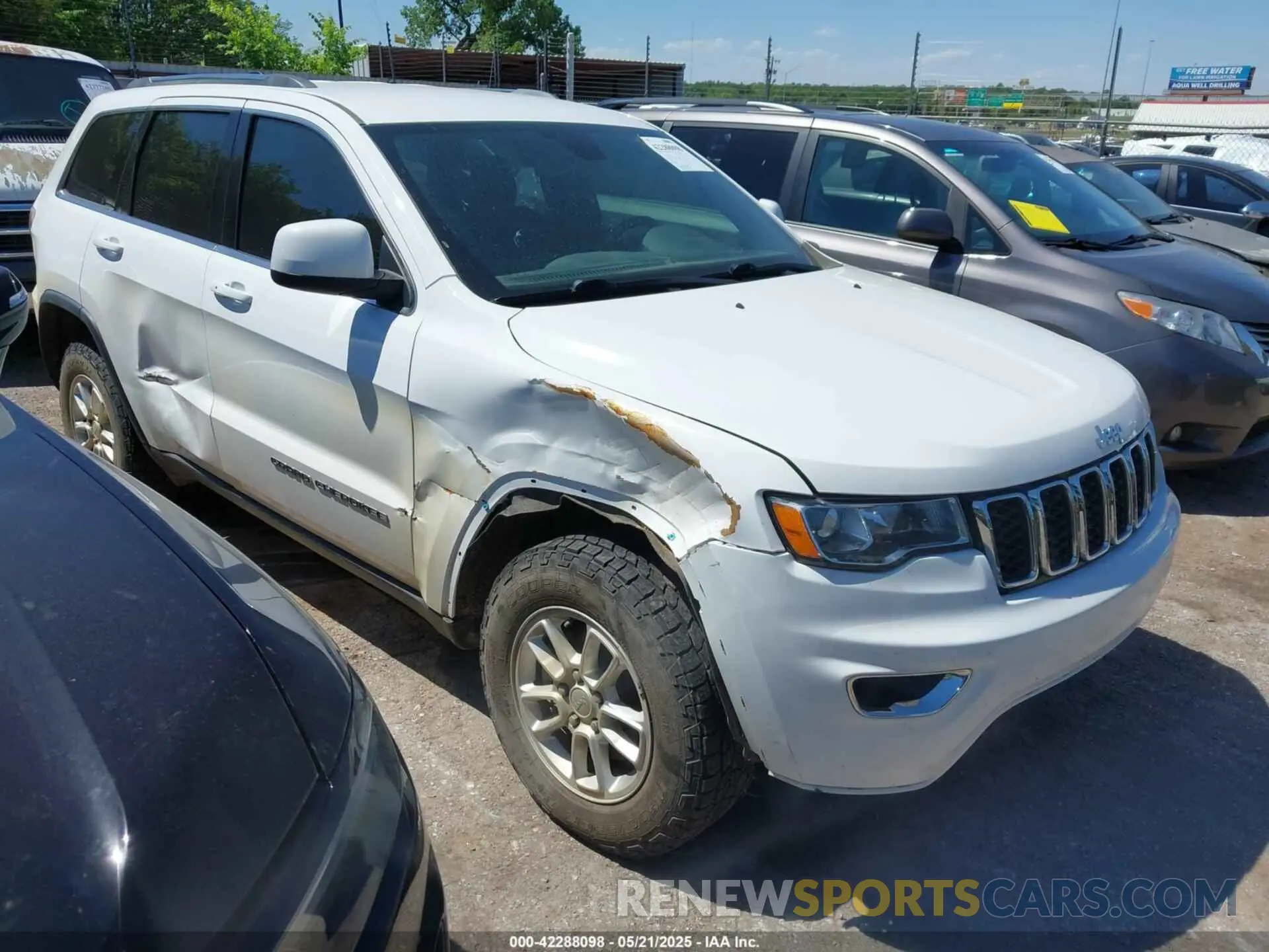 1 Photograph of a damaged car 1C4RJFAGXLC216797 JEEP GRAND CHEROKEE 2020